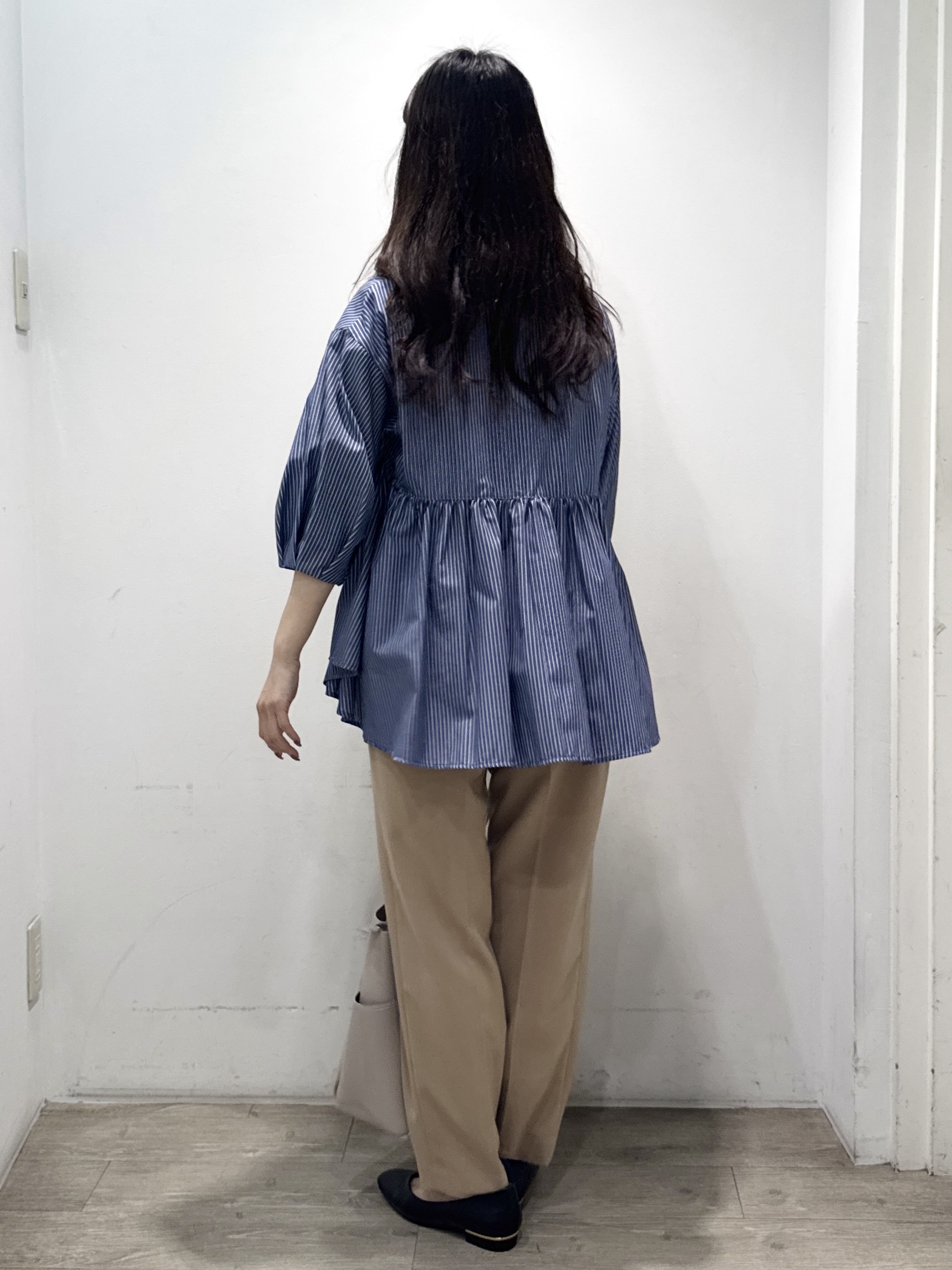yuicciさんの「OPAQUE.CLIP｜スキッパーペプラムブラウス【洗濯機OK】」を使ったコーディネート