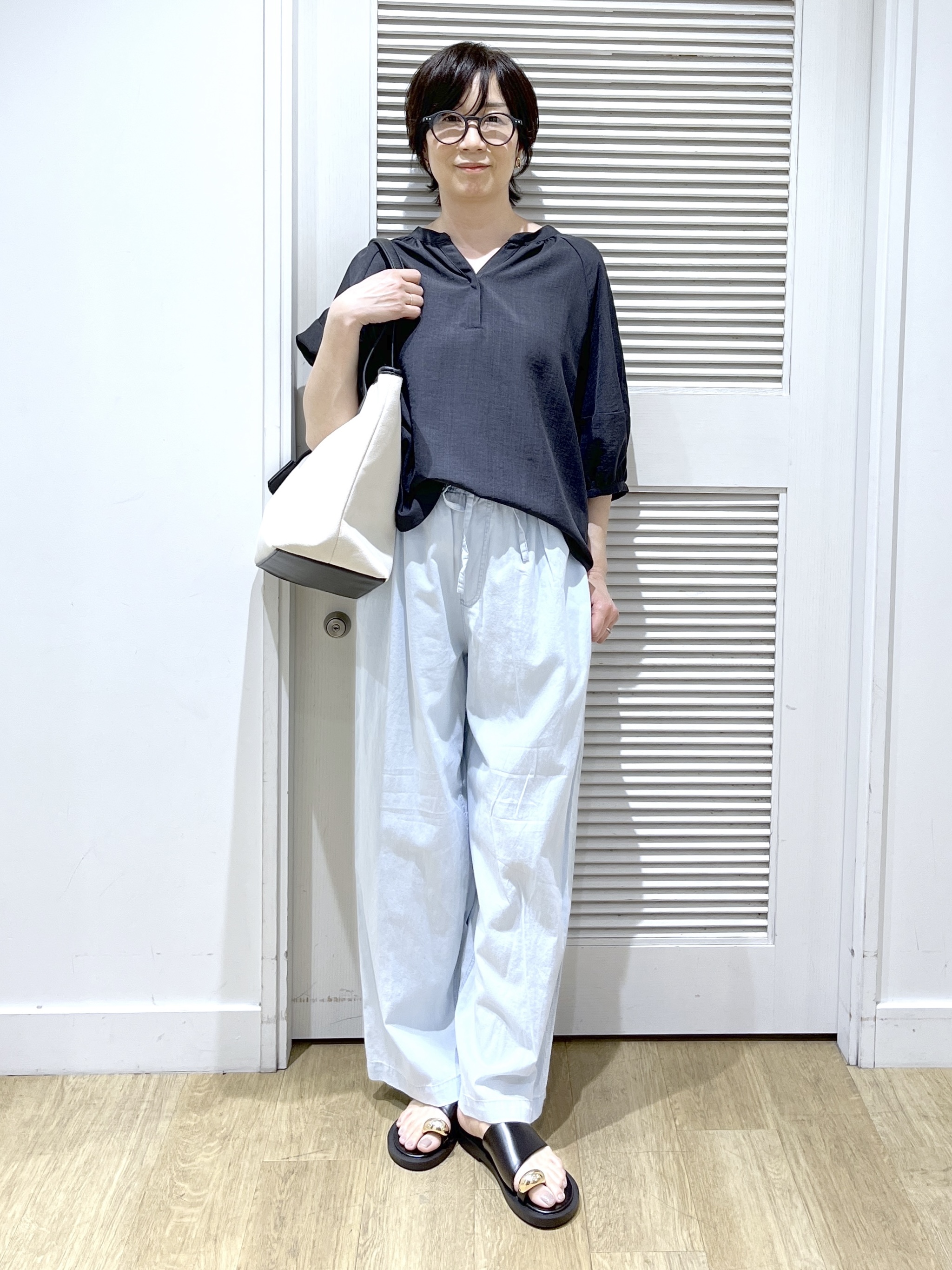 Miyazakiさんの「Dessin｜【洗える】スキッパーライトブラウス」を使ったコーディネート