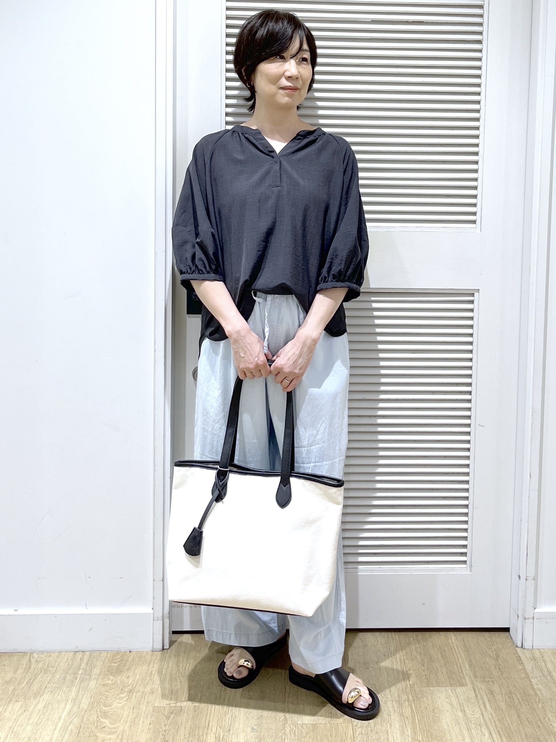 Miyazakiさんの「Dessin｜【洗える】スキッパーライトブラウス」を使ったコーディネート