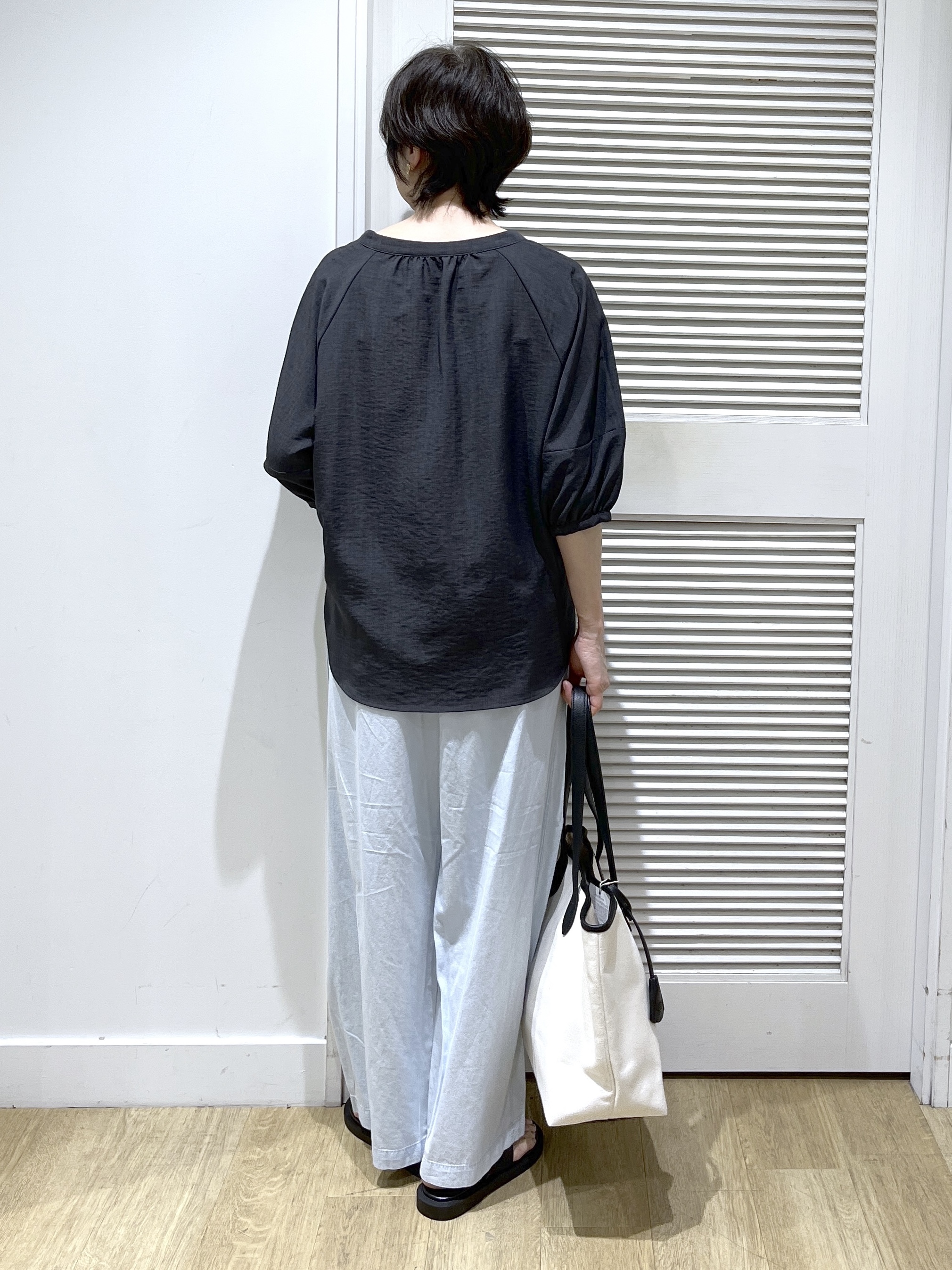 Miyazakiさんの「Dessin｜【洗える】スキッパーライトブラウス」を使ったコーディネート