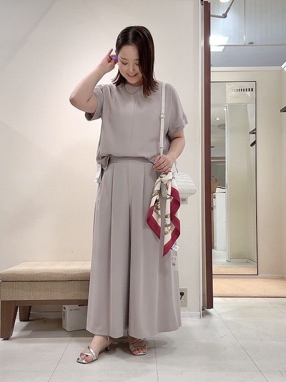 YUIさんの「UNTITLED｜【セットアップ可/UVカット/前後2WAY】リラクシーフレンチスリーブブラウス」を使ったコーディネート