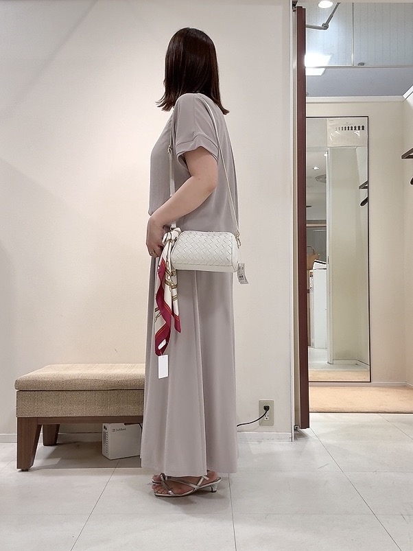 YUIさんの「UNTITLED｜【セットアップ可/UVカット/前後2WAY】リラクシーフレンチスリーブブラウス」を使ったコーディネート