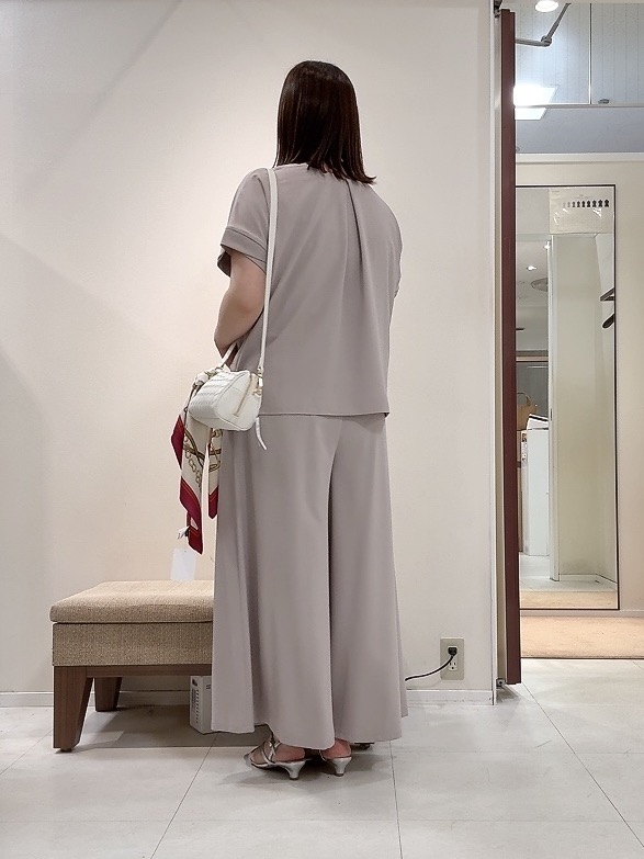 YUIさんの「UNTITLED｜【セットアップ可/UVカット/前後2WAY】リラクシーフレンチスリーブブラウス」を使ったコーディネート