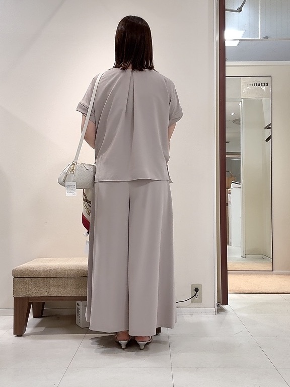 YUIさんの「UNTITLED｜【セットアップ可/UVカット/前後2WAY】リラクシーフレンチスリーブブラウス」を使ったコーディネート