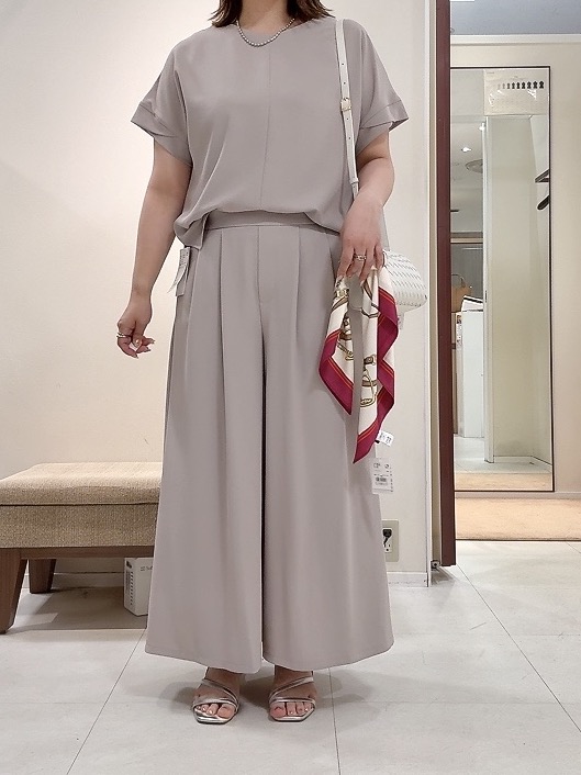 YUIさんの「UNTITLED｜【セットアップ可/UVカット/前後2WAY】リラクシーフレンチスリーブブラウス」を使ったコーディネート
