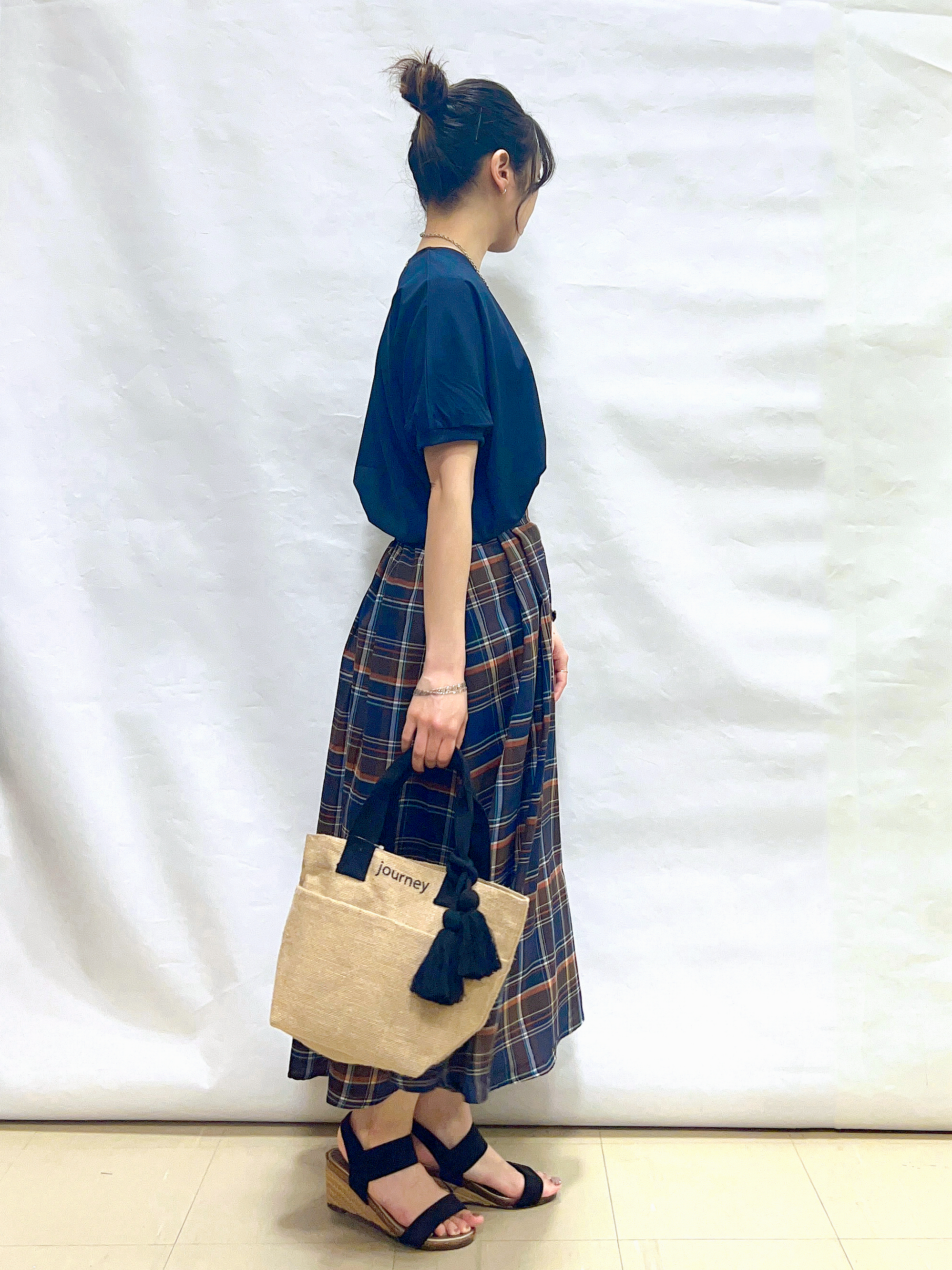 まっつんさんの「SHOO･LA･RUE｜【洗濯後しわになりにくい】インせず着られる さらっとタッチのドルマンブラウス」を使ったコーディネート