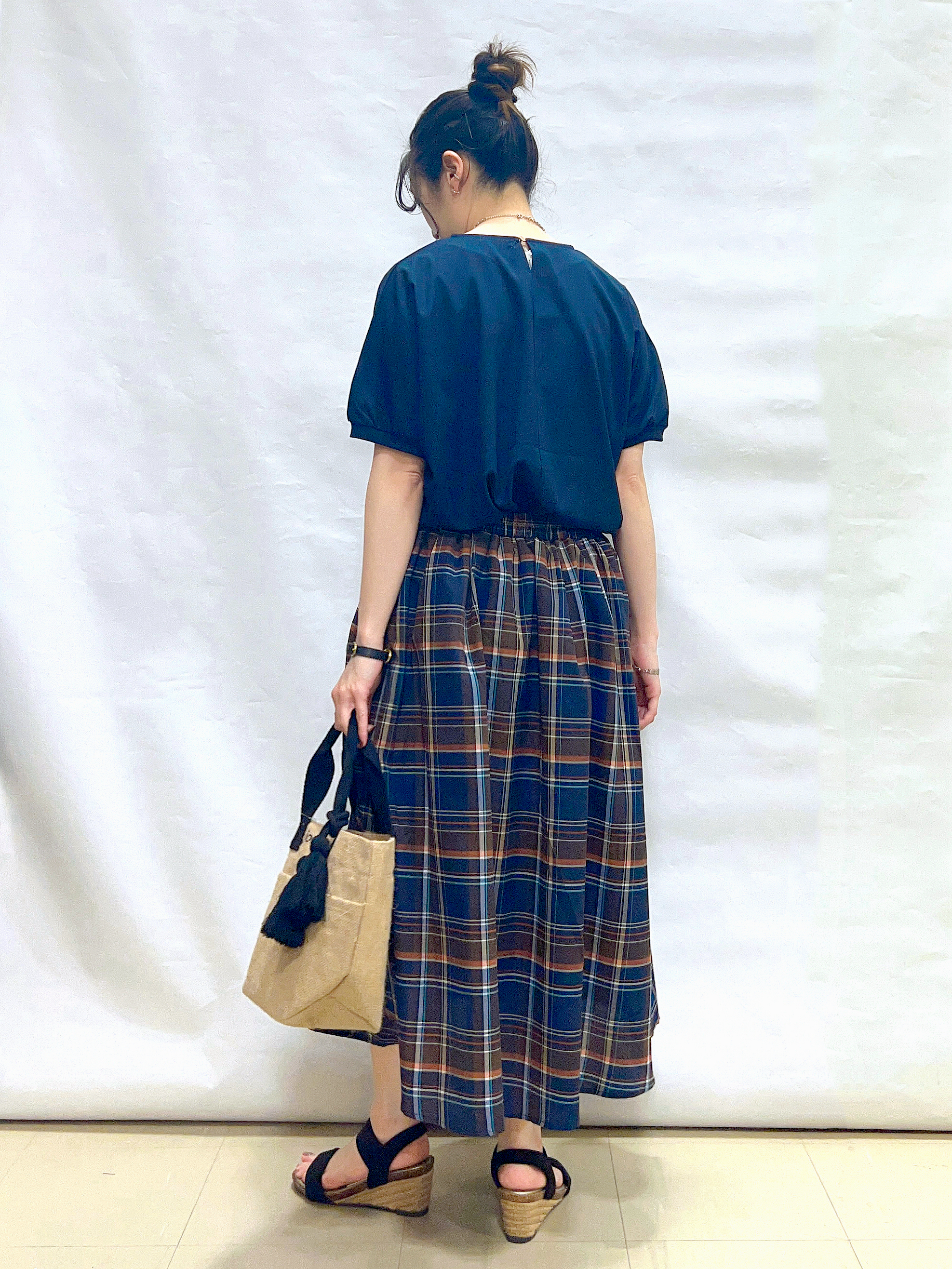まっつんさんの「SHOO･LA･RUE｜【洗濯後しわになりにくい】インせず着られる さらっとタッチのドルマンブラウス」を使ったコーディネート