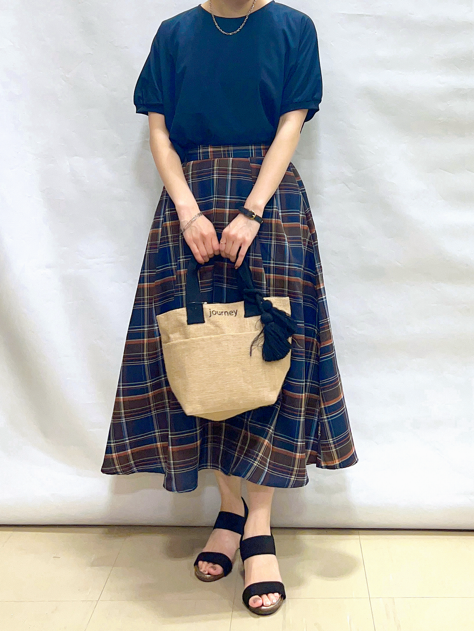 まっつんさんの「SHOO･LA･RUE｜【洗濯後しわになりにくい】インせず着られる さらっとタッチのドルマンブラウス」を使ったコーディネート