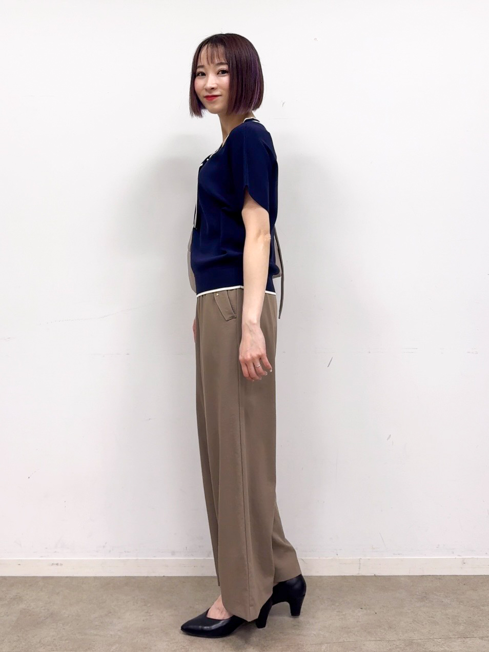 𝐜𝐡𝐢𝐤𝐚さんの「SHOO･LA･RUE｜【高レビュー/毎日洗える/UV】二の腕も隠せる 配色ボウタイニット」を使ったコーディネート