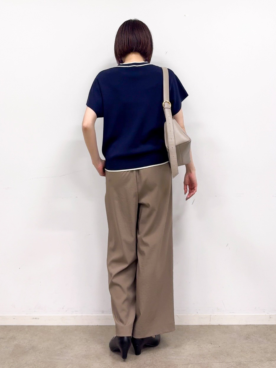 𝐜𝐡𝐢𝐤𝐚さんの「SHOO･LA･RUE｜【高レビュー/毎日洗える/UV】二の腕も隠せる 配色ボウタイニット」を使ったコーディネート