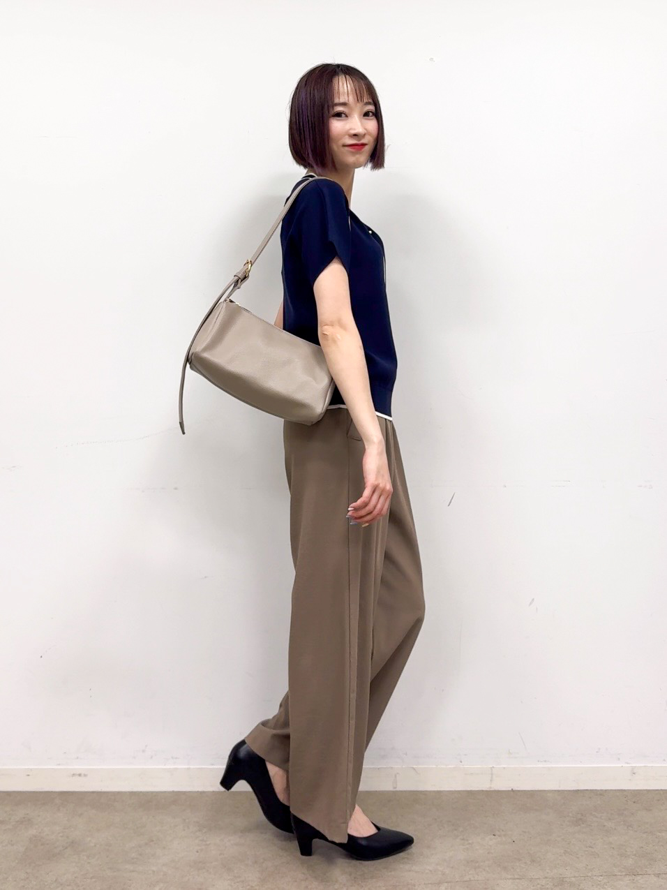 𝐜𝐡𝐢𝐤𝐚さんの「SHOO･LA･RUE｜【高レビュー/毎日洗える/UV】二の腕も隠せる 配色ボウタイニット」を使ったコーディネート
