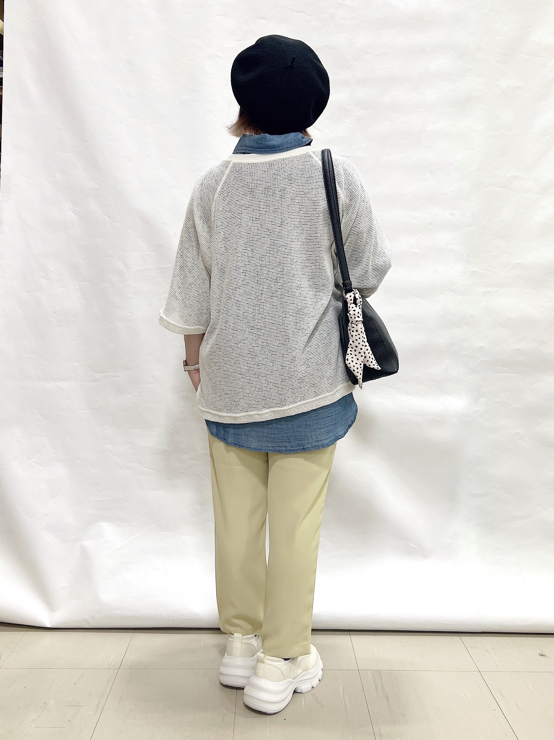 YUIさんの「SHOO･LA･RUE｜【S-LL】シアーワッフル ラグラン5分袖ゆるTシャツ」を使ったコーディネート