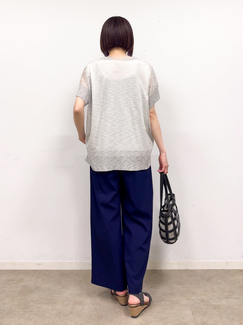 𝐜𝐡𝐢𝐤𝐚さんの「SHOO･LA･RUE｜【2点セット/S-LL/体型カバー】さらりと涼し気 シアーニット+タンクトップ」を使ったコーディネート