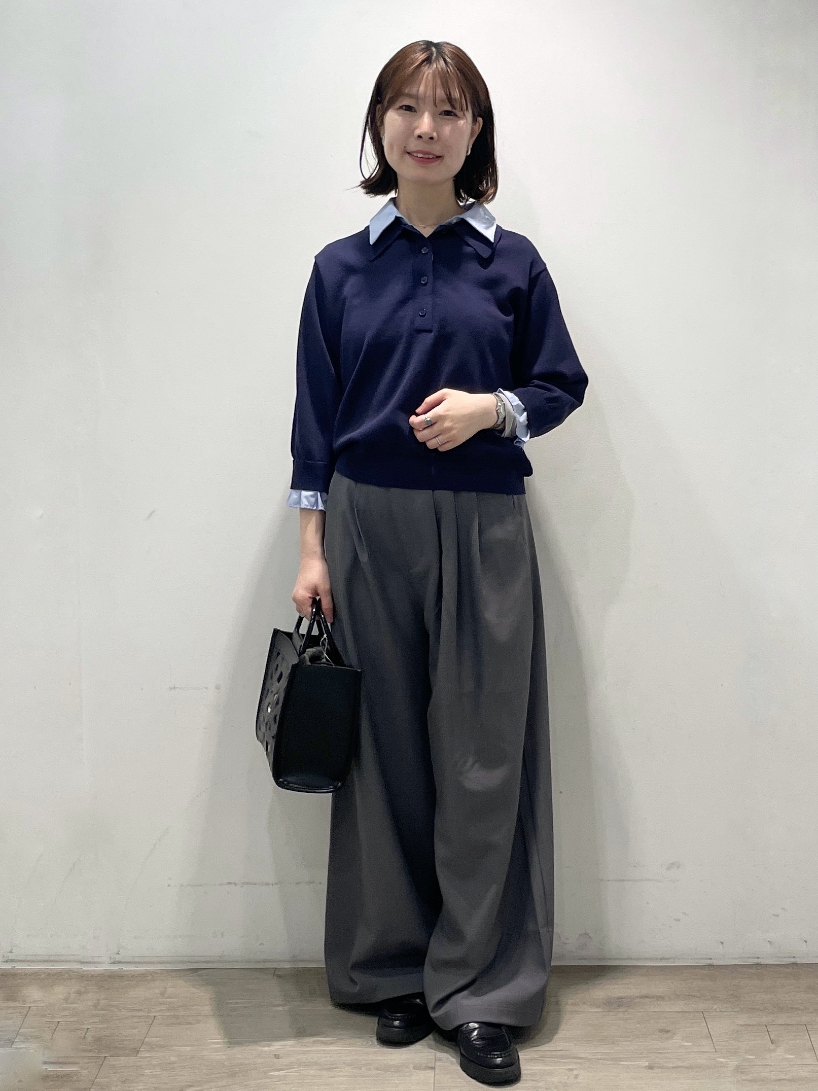 tomokoさんの「OPAQUE.CLIP｜シャツレイヤード風ポロニット【洗濯機OK】」を使ったコーディネート