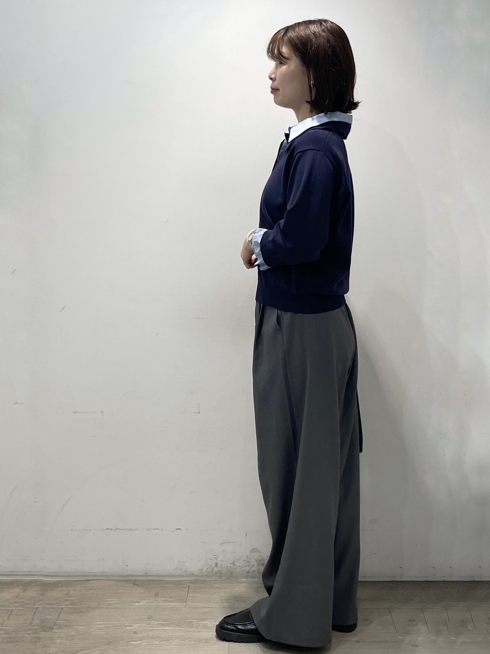 tomokoさんの「OPAQUE.CLIP｜シャツレイヤード風ポロニット【洗濯機OK】」を使ったコーディネート