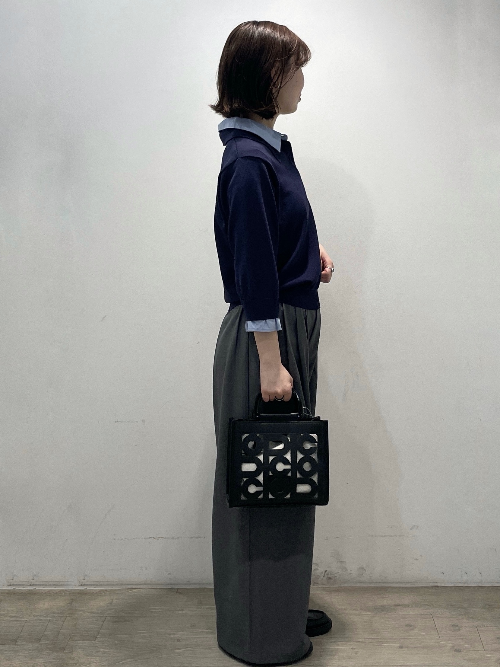 tomokoさんの「OPAQUE.CLIP｜シャツレイヤード風ポロニット【洗濯機OK】」を使ったコーディネート