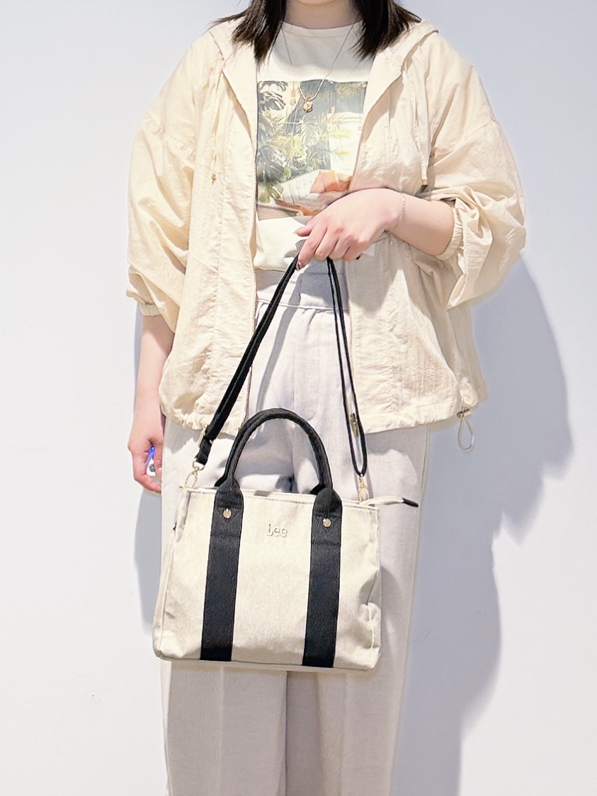 みーさんの「grove｜【洗濯機OK】朝晩の気温差に◎軽やかシアーナイロンフーディブルゾン」を使ったコーディネート