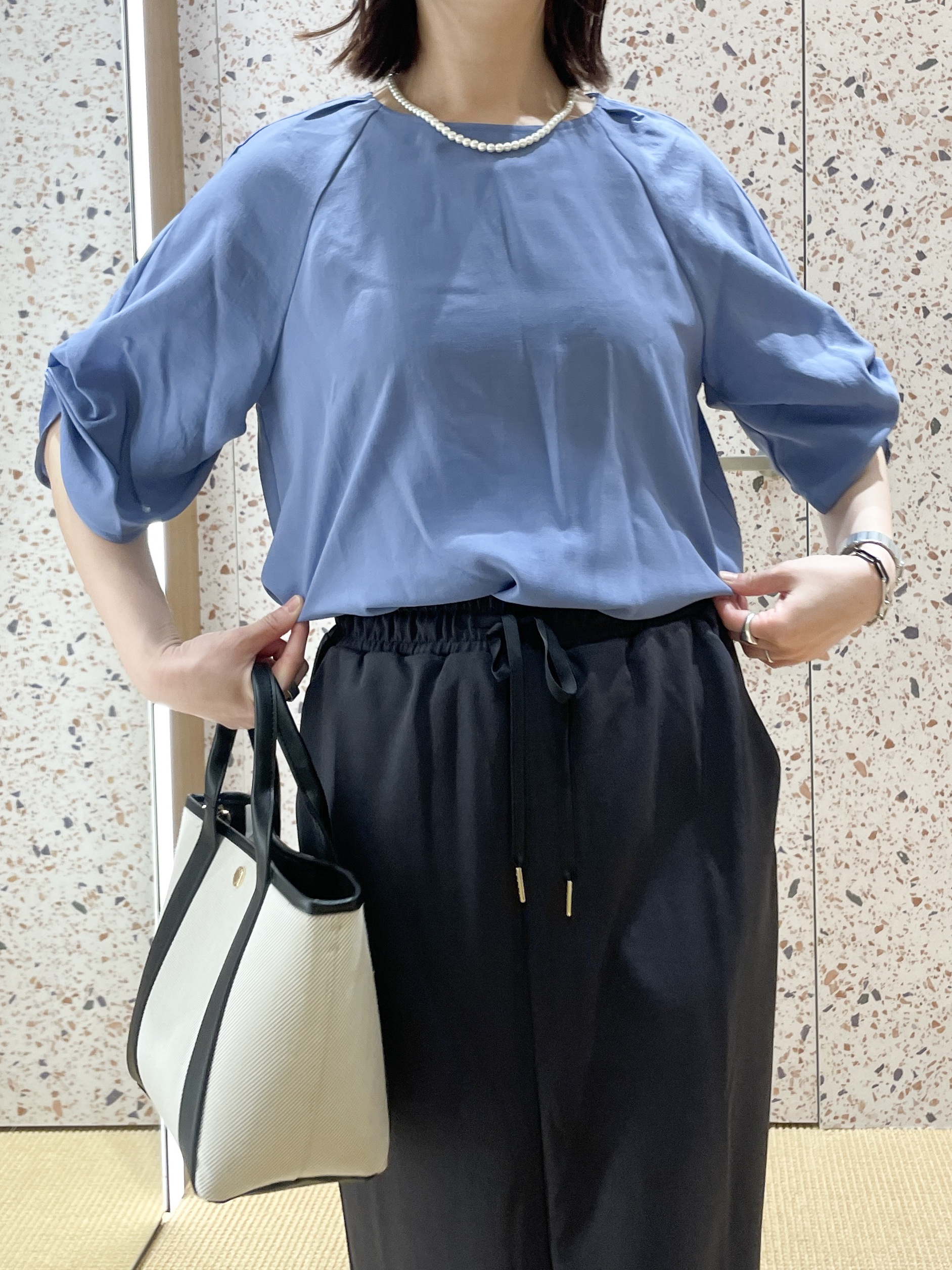 tomokoさんの「OPAQUE.CLIP｜【接触冷感／吸水速乾】リネンライク タックスリーブブラウス《セットアップ対応／洗濯機OK》」を使ったコーディネート