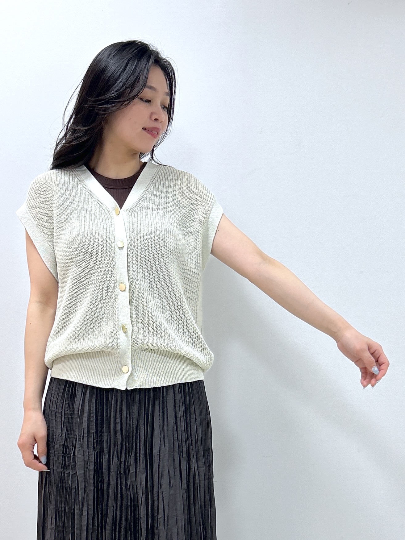 Kaiさんの「Dessin｜【洗える】ペーパー混ニットベスト」を使ったコーディネート