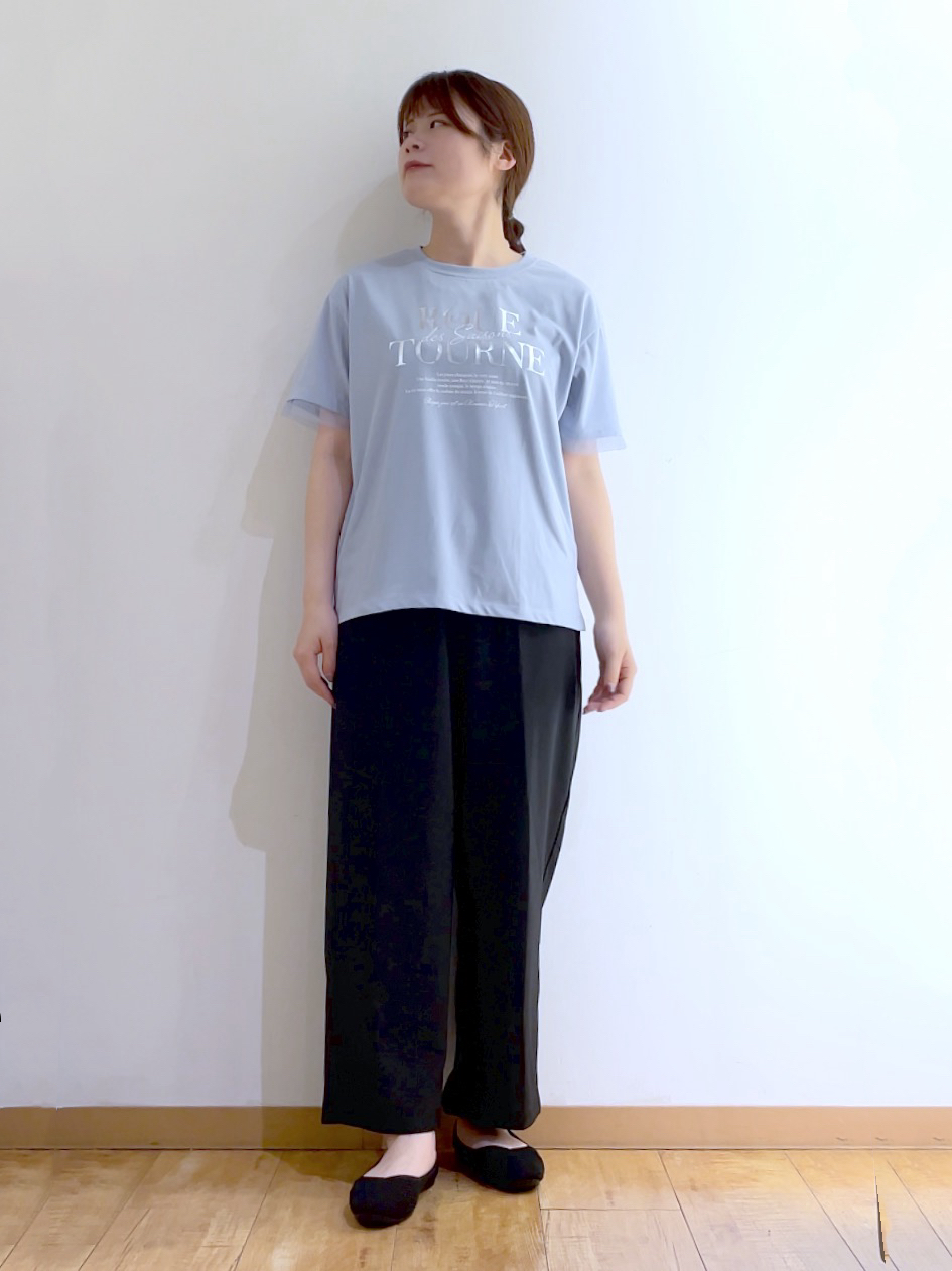 かのさんの「SHOO･LA･RUE｜【ひんやり/S-LL/洗濯機可】色・柄選べる お袖チュールレイヤード プリントアソートTシャツ」を使ったコーディネート