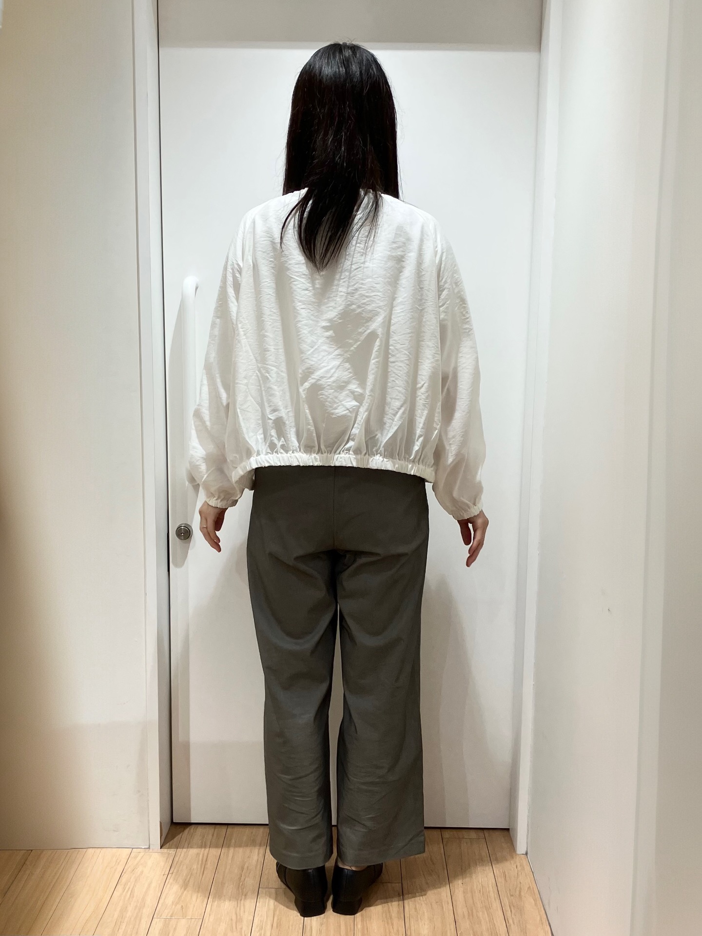 こばさんの「grove｜気温調整にも◎ブラウス感覚で羽織れるシアーブルゾン」を使ったコーディネート