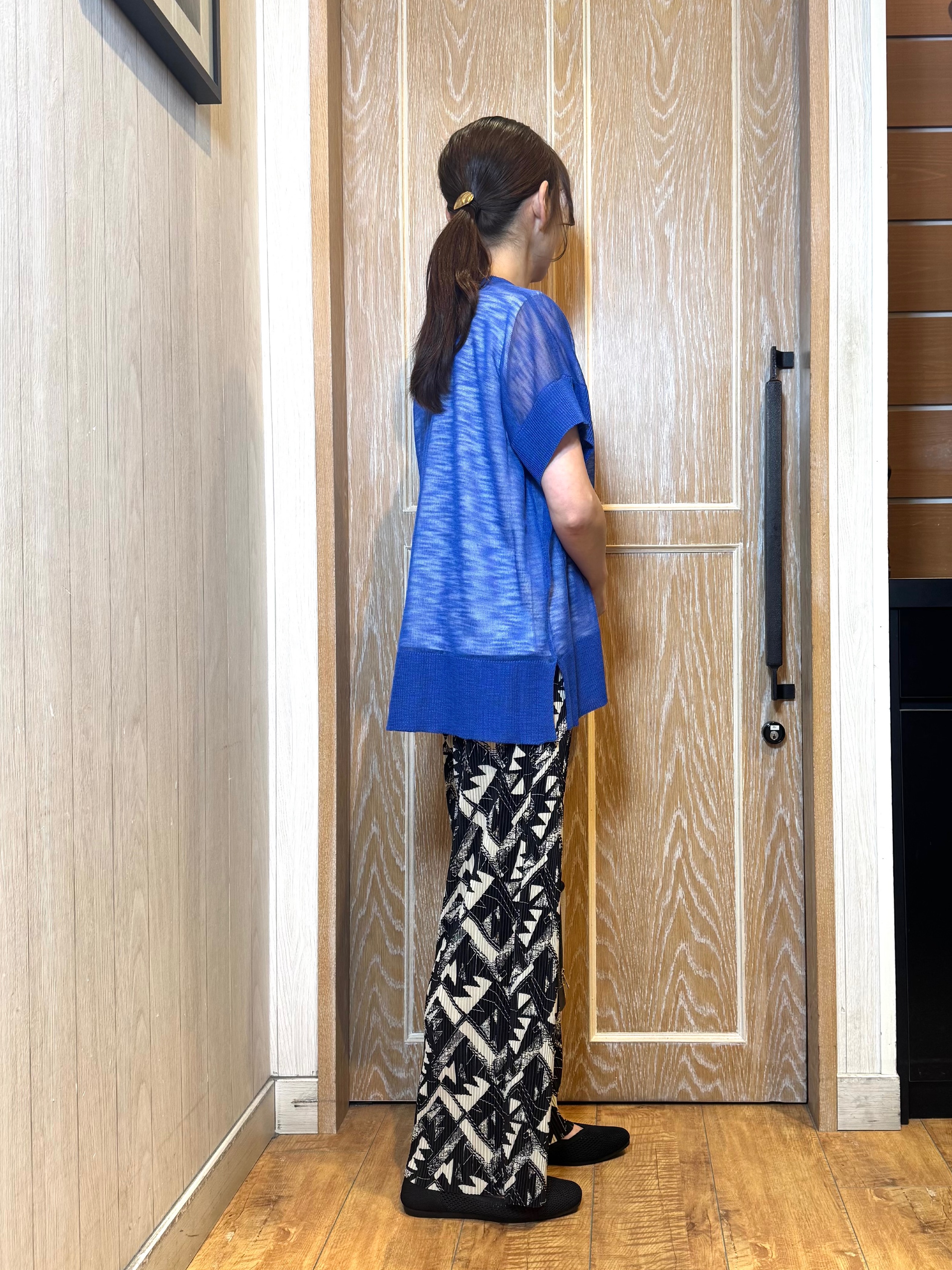 KAORIさんの「SHOO･LA･RUE｜【2点セット/S-LL/体型カバー】さらりと涼し気 シアーニット+タンクトップ」を使ったコーディネート