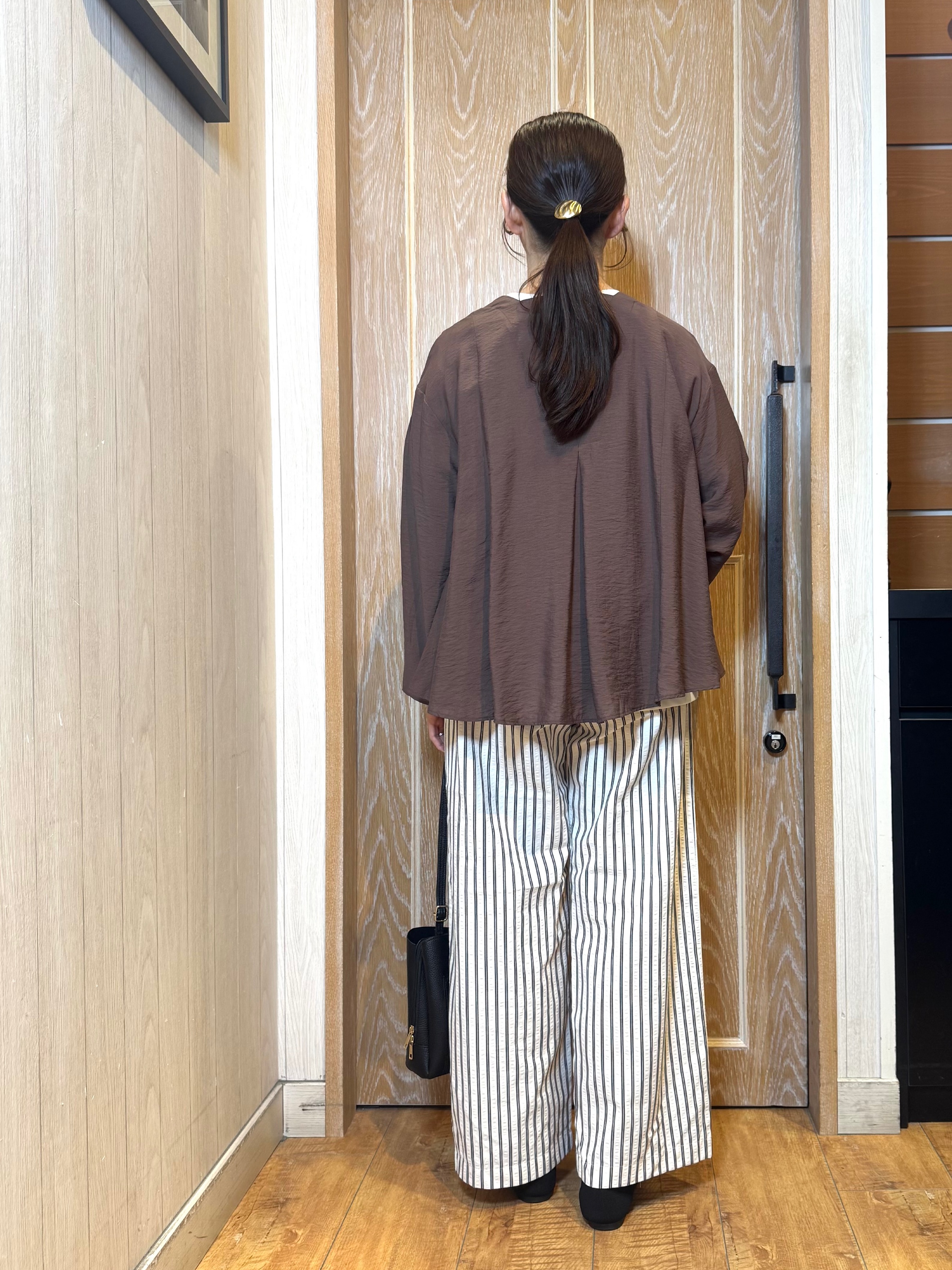 KAORIさんの「SHOO･LA･RUE｜【洗濯機可/S-LL】お顔周りすっきり 大人のシアーシャツカーディガン」を使ったコーディネート