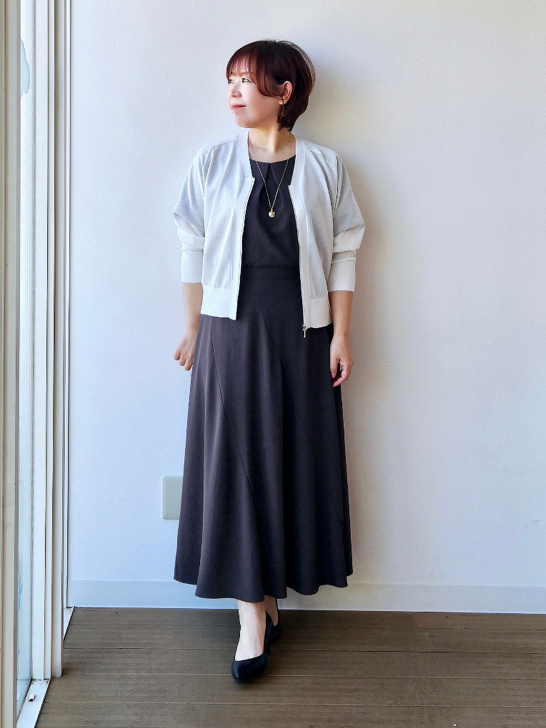 やじまさんの「UNTITLED｜【アンサンブル可/日除け・冷房対策】シアーレーヨンZIPカーディガン」を使ったコーディネート