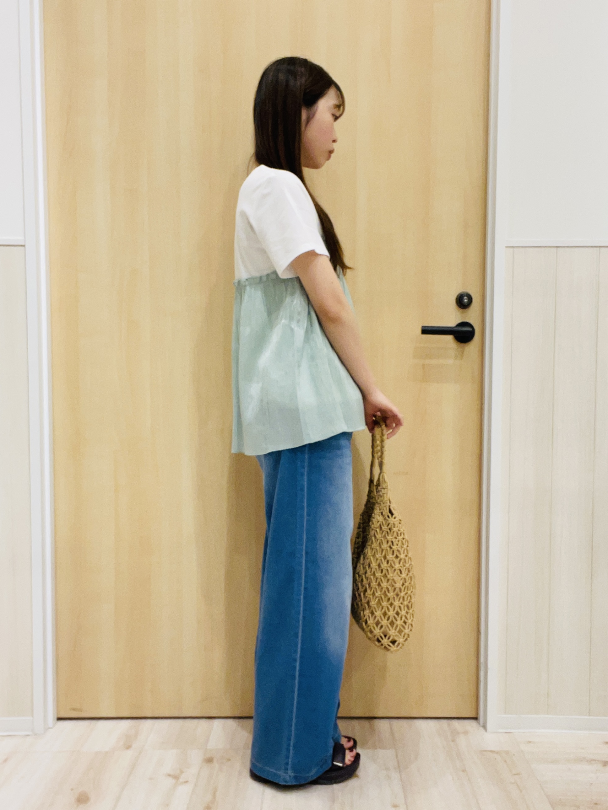 minamiさんの「SHOO･LA･RUE｜【体型カバー】1枚でインせず決まる きらきらビスチェ風Tシャツ」を使ったコーディネート