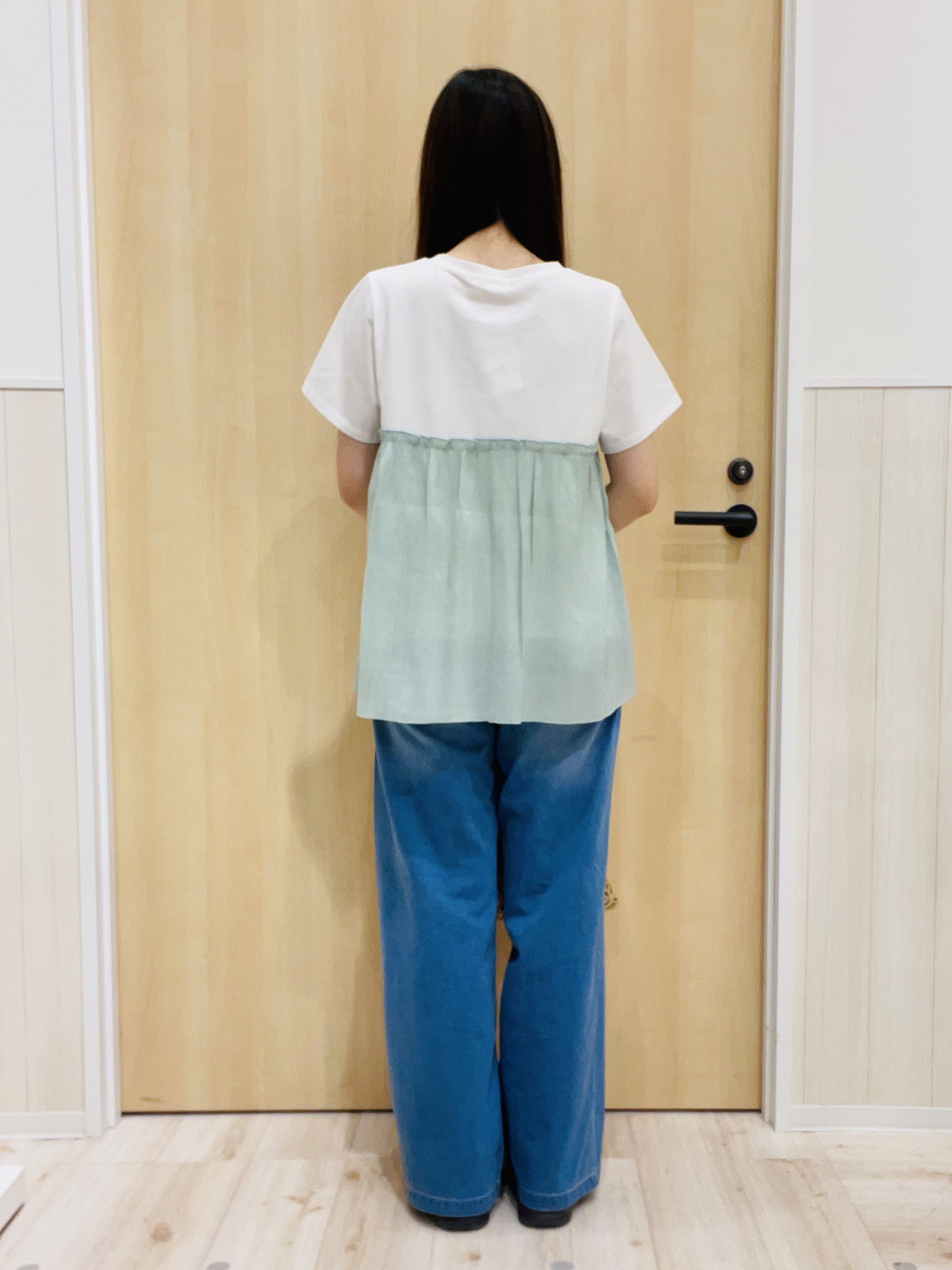 minamiさんの「SHOO･LA･RUE｜【体型カバー】1枚でインせず決まる きらきらビスチェ風Tシャツ」を使ったコーディネート