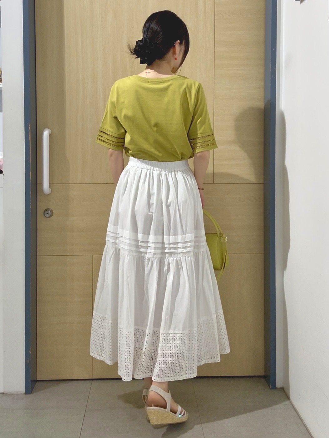 さあやさんの「grove｜【二の腕カバー/UV】袖口透かし刺繍Tシャツ」を使ったコーディネート