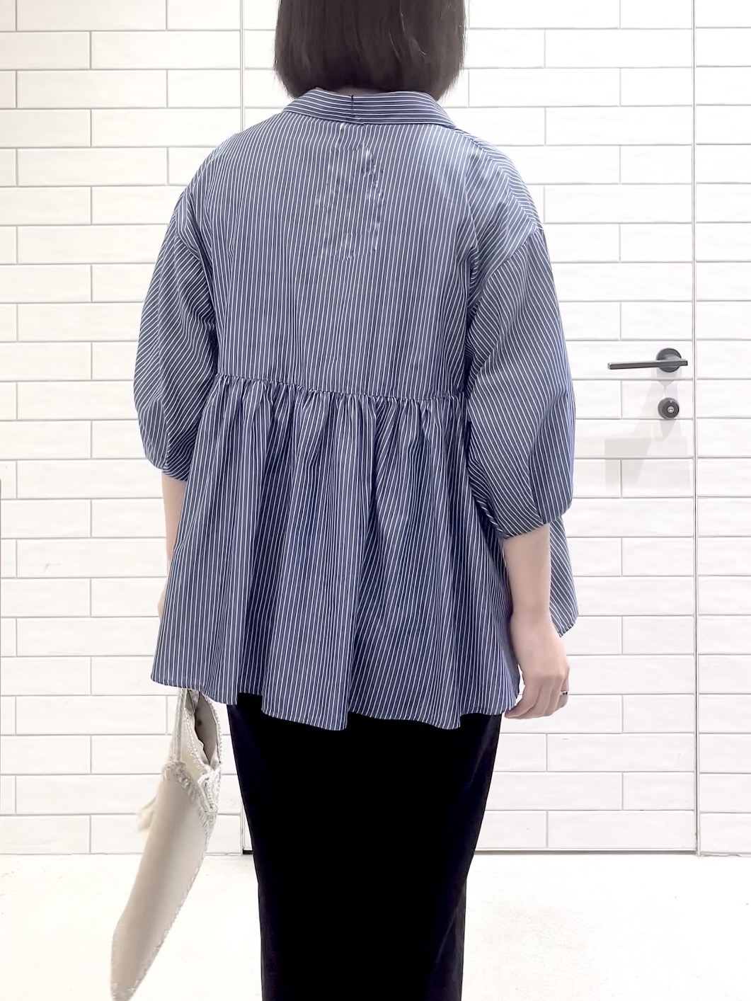 しおりさんの「OPAQUE.CLIP｜スキッパーペプラムブラウス【洗濯機OK】」を使ったコーディネート