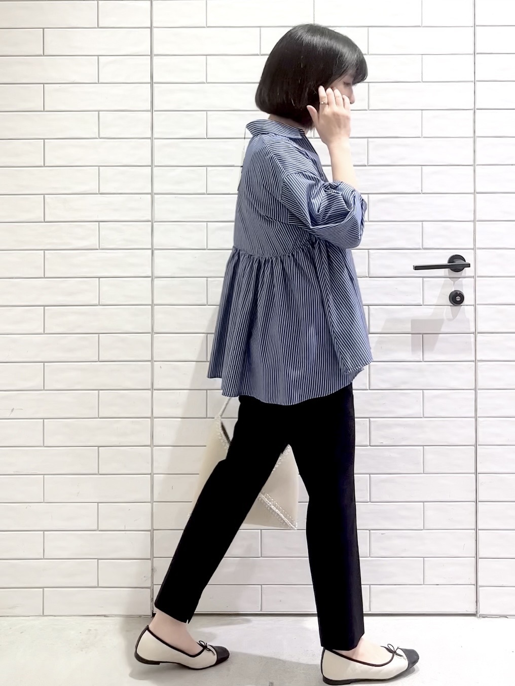 しおりさんの「OPAQUE.CLIP｜スキッパーペプラムブラウス【洗濯機OK】」を使ったコーディネート
