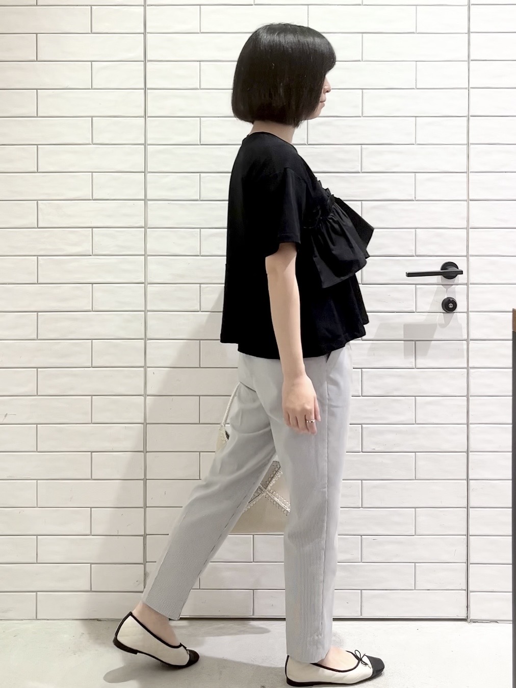 しおりさんの「OPAQUE.CLIP｜【接触冷感】アシメフリルドッキングカットソー《洗濯機OK》」を使ったコーディネート