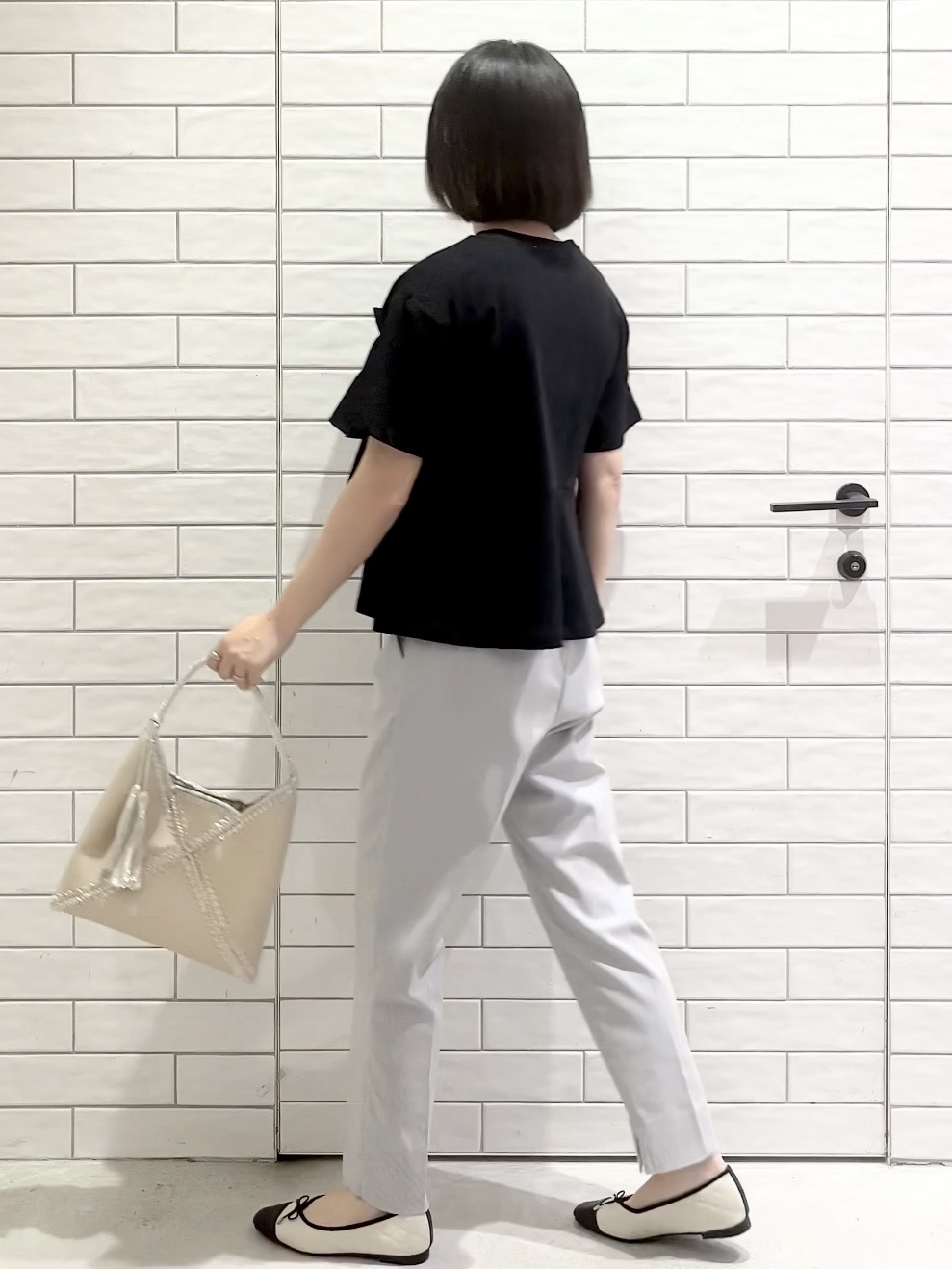 しおりさんの「OPAQUE.CLIP｜【接触冷感】アシメフリルドッキングカットソー《洗濯機OK》」を使ったコーディネート