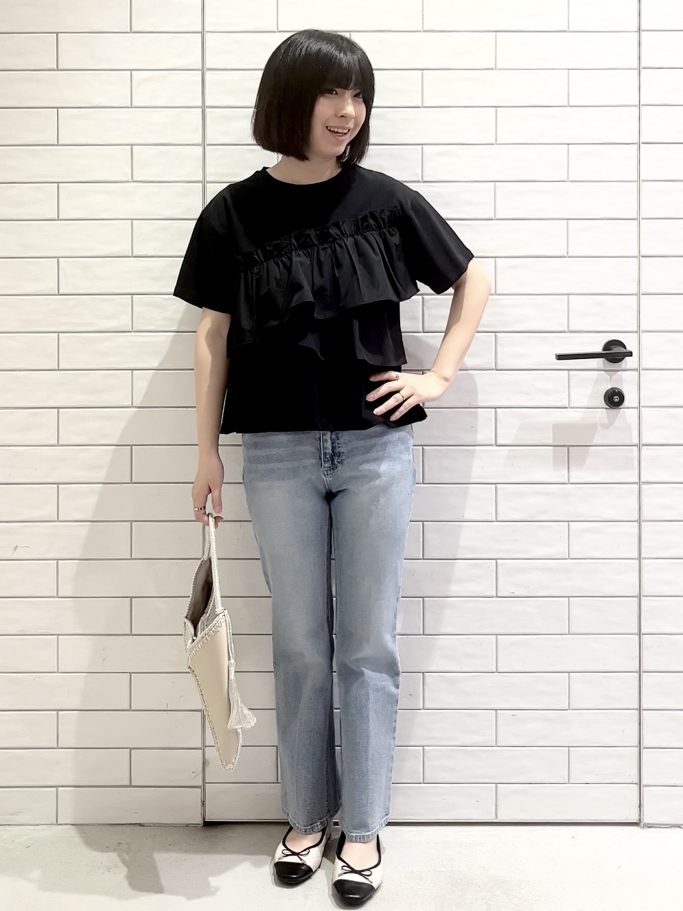 しおりさんの「OPAQUE.CLIP｜【接触冷感】アシメフリルドッキングカットソー《洗濯機OK》」を使ったコーディネート