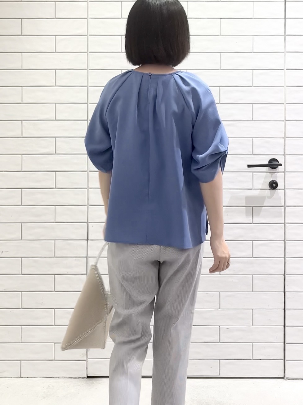 しおりさんの「OPAQUE.CLIP｜【接触冷感／吸水速乾】リネンライク タックスリーブブラウス《セットアップ対応／洗濯機OK》」を使ったコーディネート