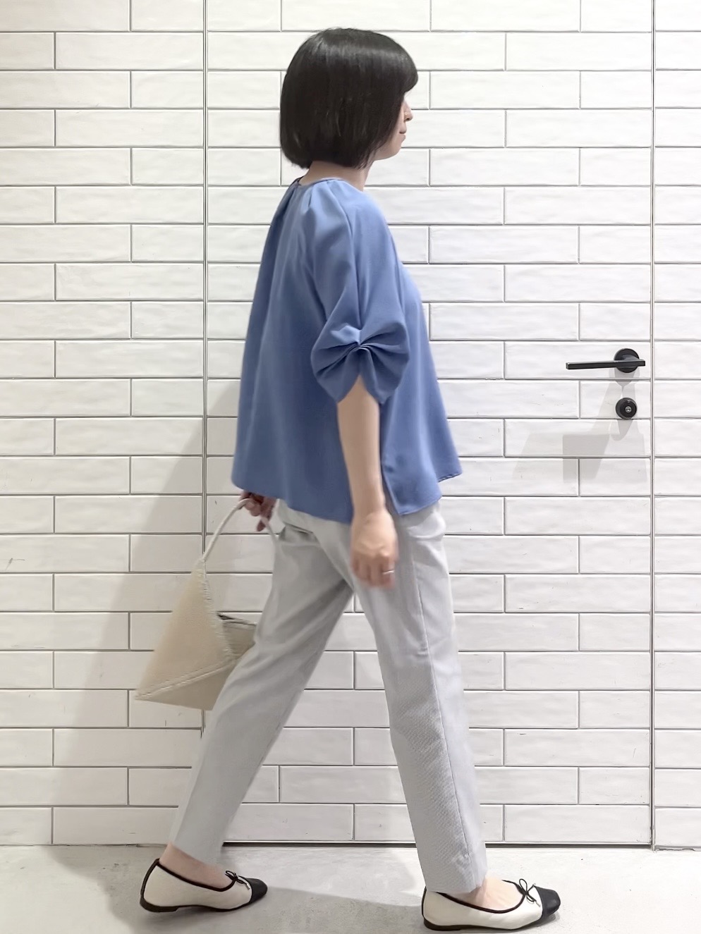 しおりさんの「OPAQUE.CLIP｜【接触冷感／吸水速乾】リネンライク タックスリーブブラウス《セットアップ対応／洗濯機OK》」を使ったコーディネート