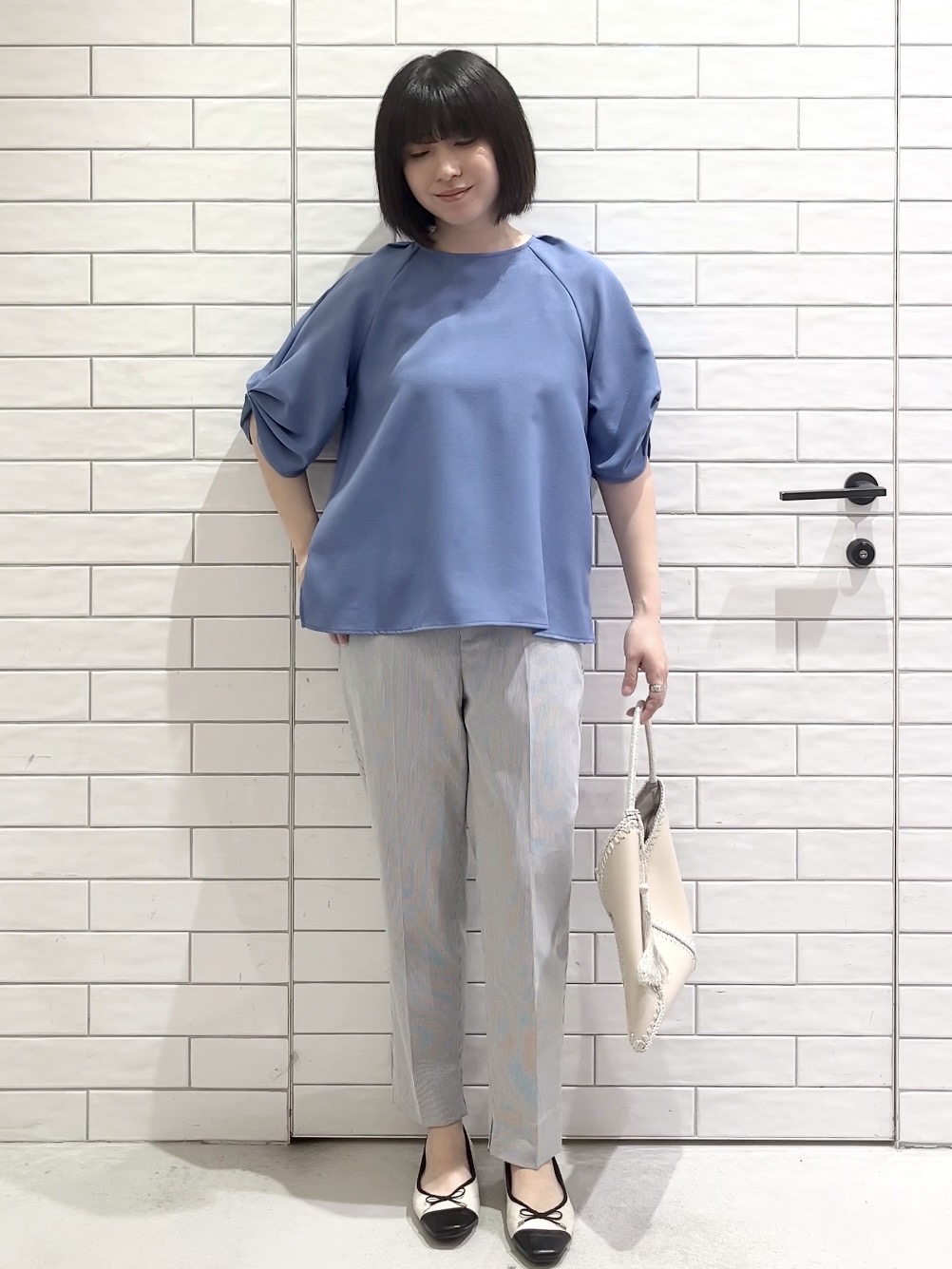 しおりさんの「OPAQUE.CLIP｜【接触冷感／吸水速乾】リネンライク タックスリーブブラウス《セットアップ対応／洗濯機OK》」を使ったコーディネート