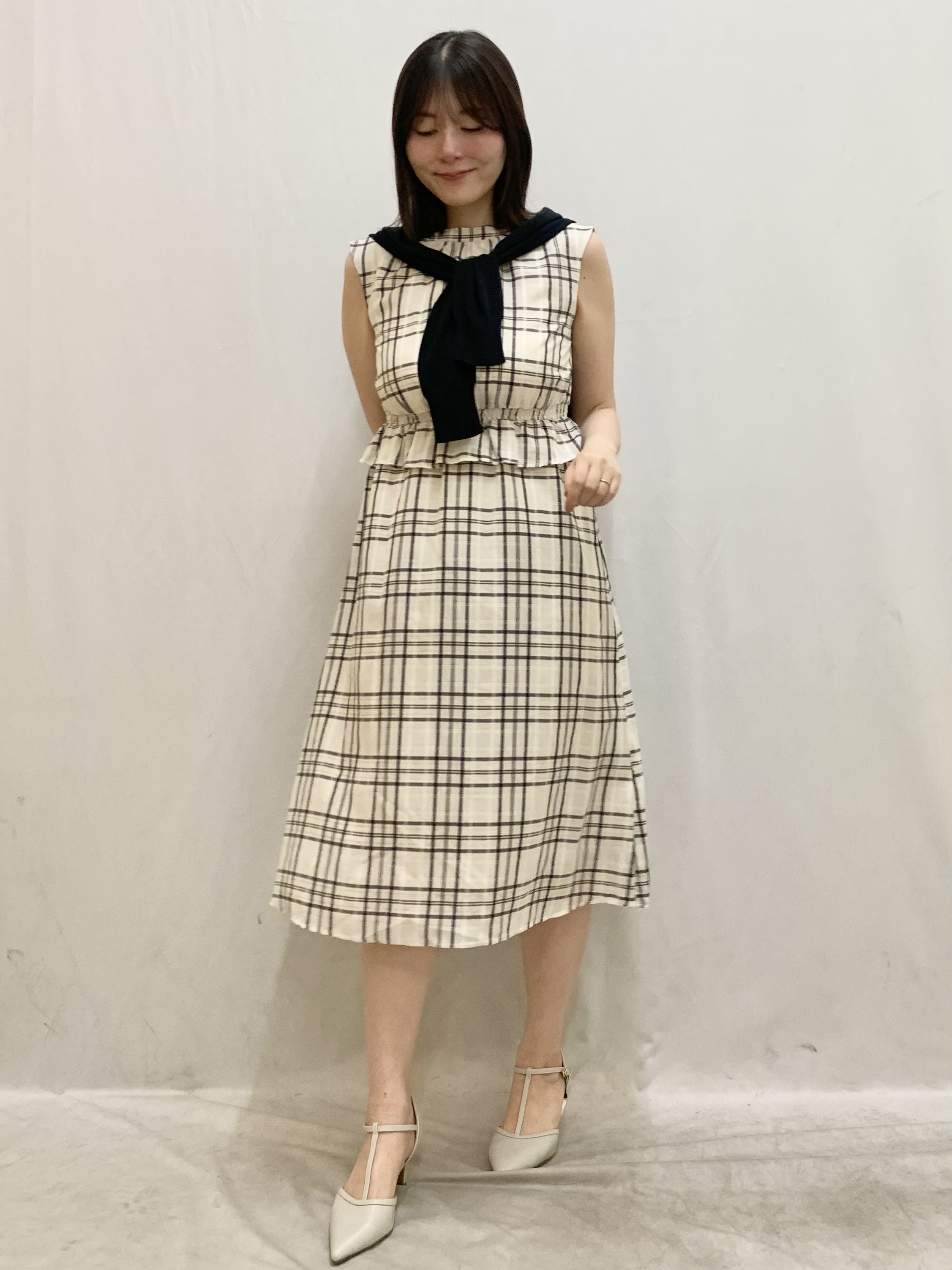 kasumiさんの「index｜【接触冷感】ビジューボタンカーディガン《抗ピリング／洗濯機OK》」を使ったコーディネート