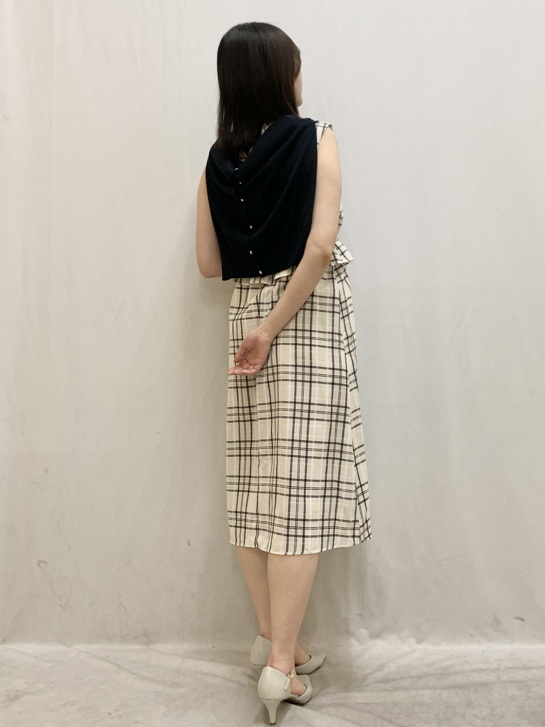 kasumiさんの「index｜【接触冷感】ビジューボタンカーディガン《抗ピリング／洗濯機OK》」を使ったコーディネート