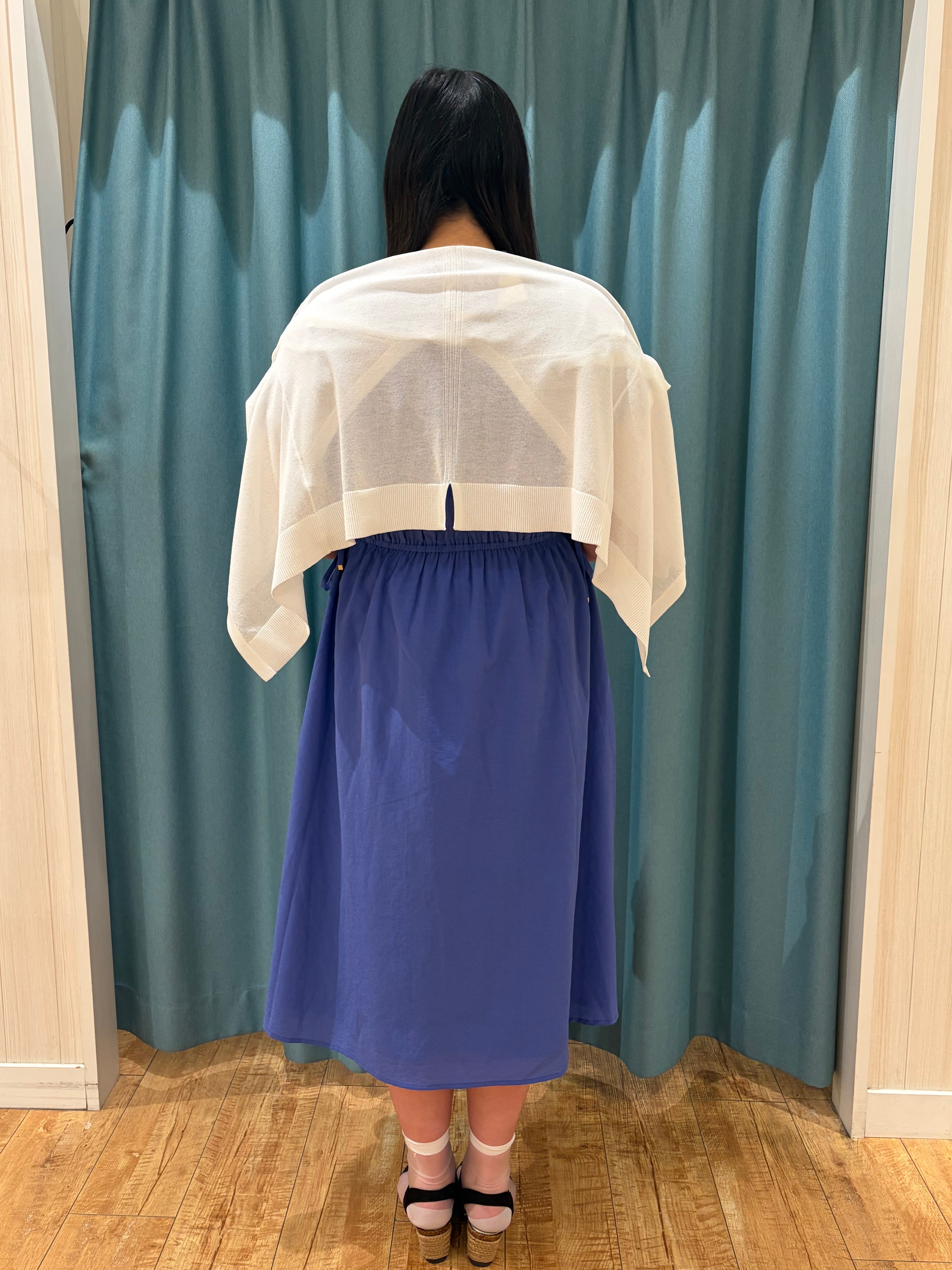 うりさんの「SHOO･LA･RUE｜【洗濯機可/S-LL】オンにもオフにも マルチに使えるボタンレスカーディガン」を使ったコーディネート