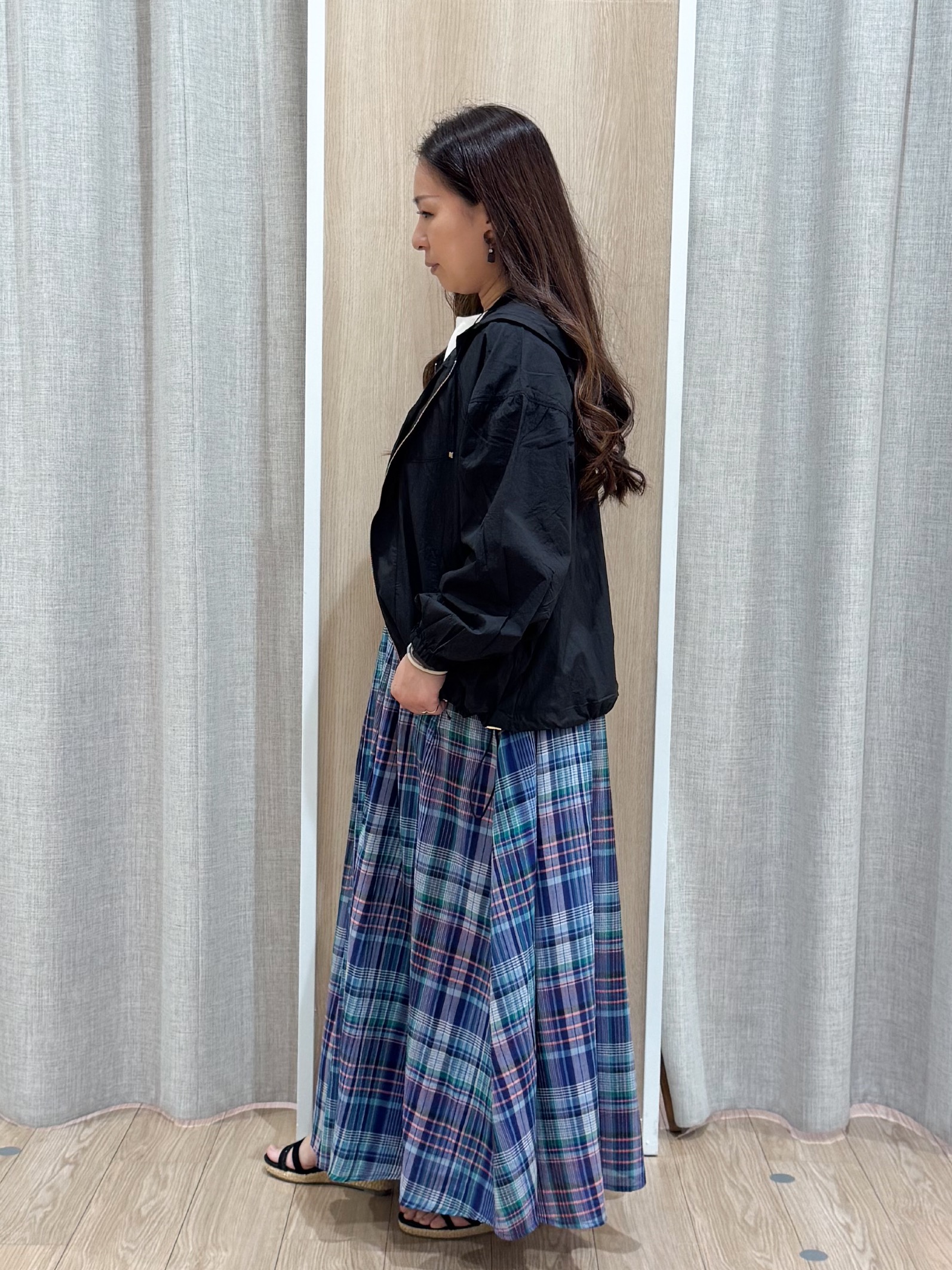 sachiさんの「grove｜【洗濯機OK】朝晩の気温差に◎軽やかシアーナイロンフーディブルゾン」を使ったコーディネート