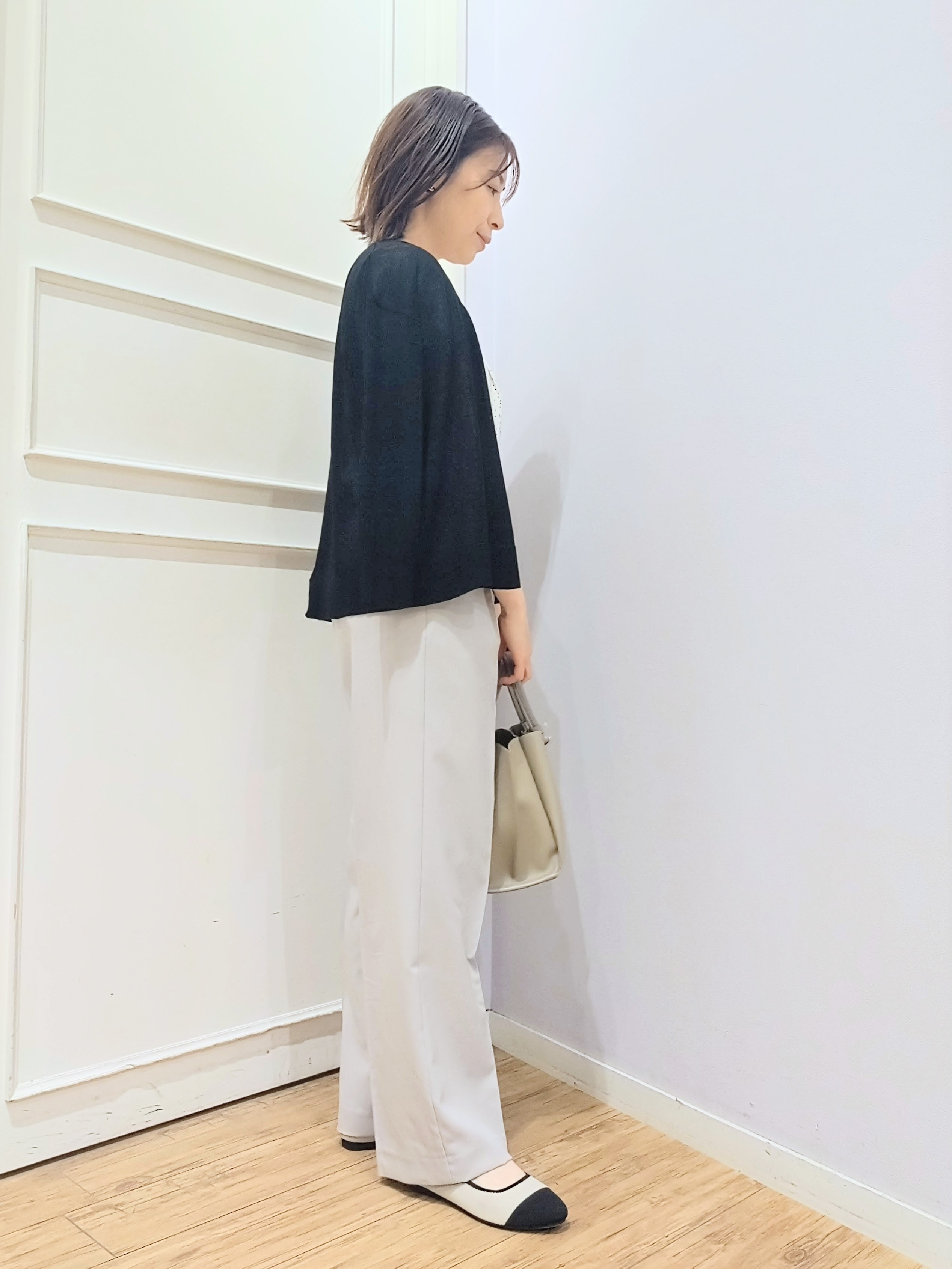 miomioさんの「SHOO･LA･RUE｜【洗濯機可/S-LL】オンにもオフにも マルチに使えるボタンレスカーディガン」を使ったコーディネート