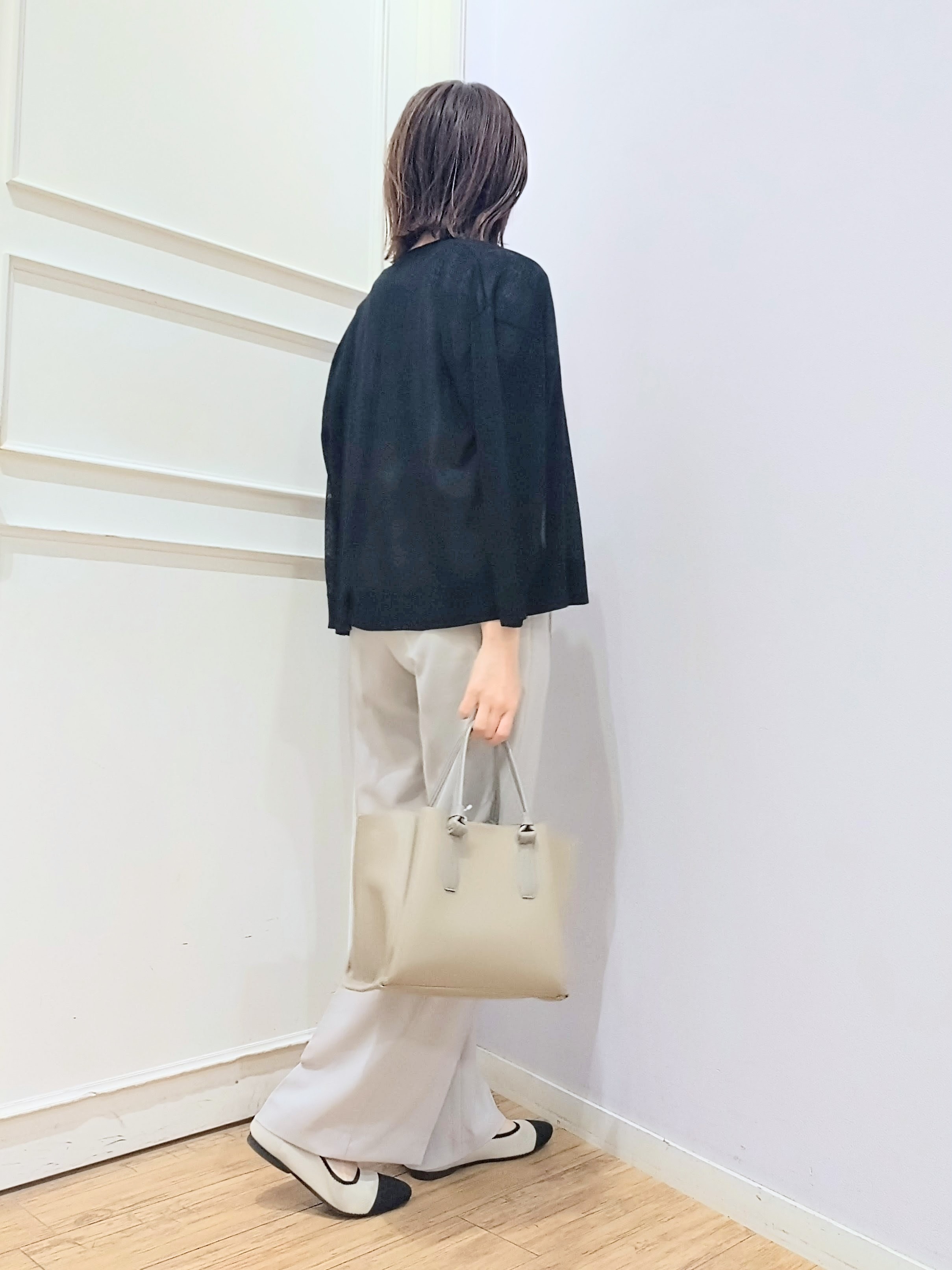 miomioさんの「SHOO･LA･RUE｜【洗濯機可/S-LL】オンにもオフにも マルチに使えるボタンレスカーディガン」を使ったコーディネート