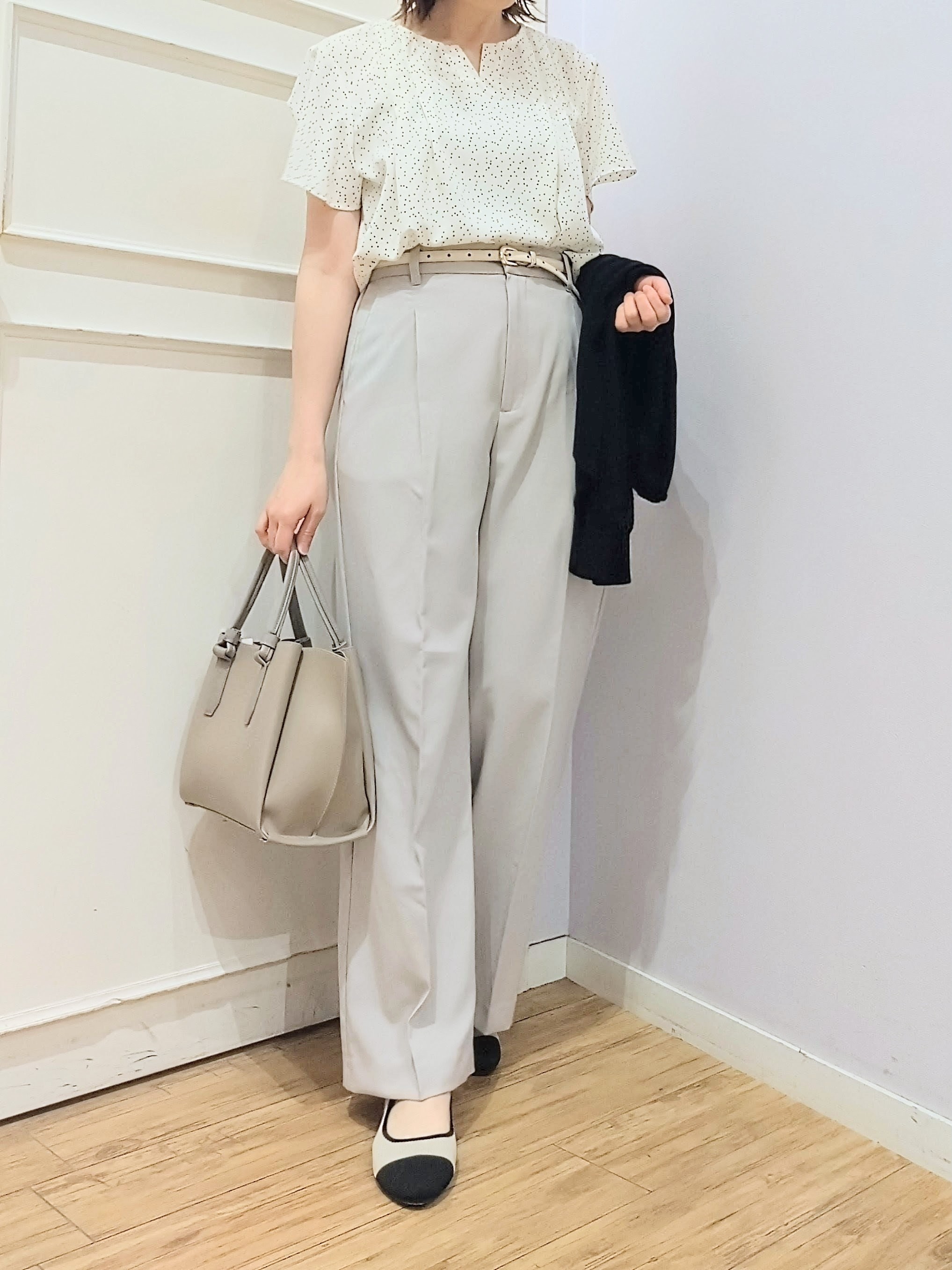 miomioさんの「SHOO･LA･RUE｜【洗濯機可/S-LL】オンにもオフにも マルチに使えるボタンレスカーディガン」を使ったコーディネート
