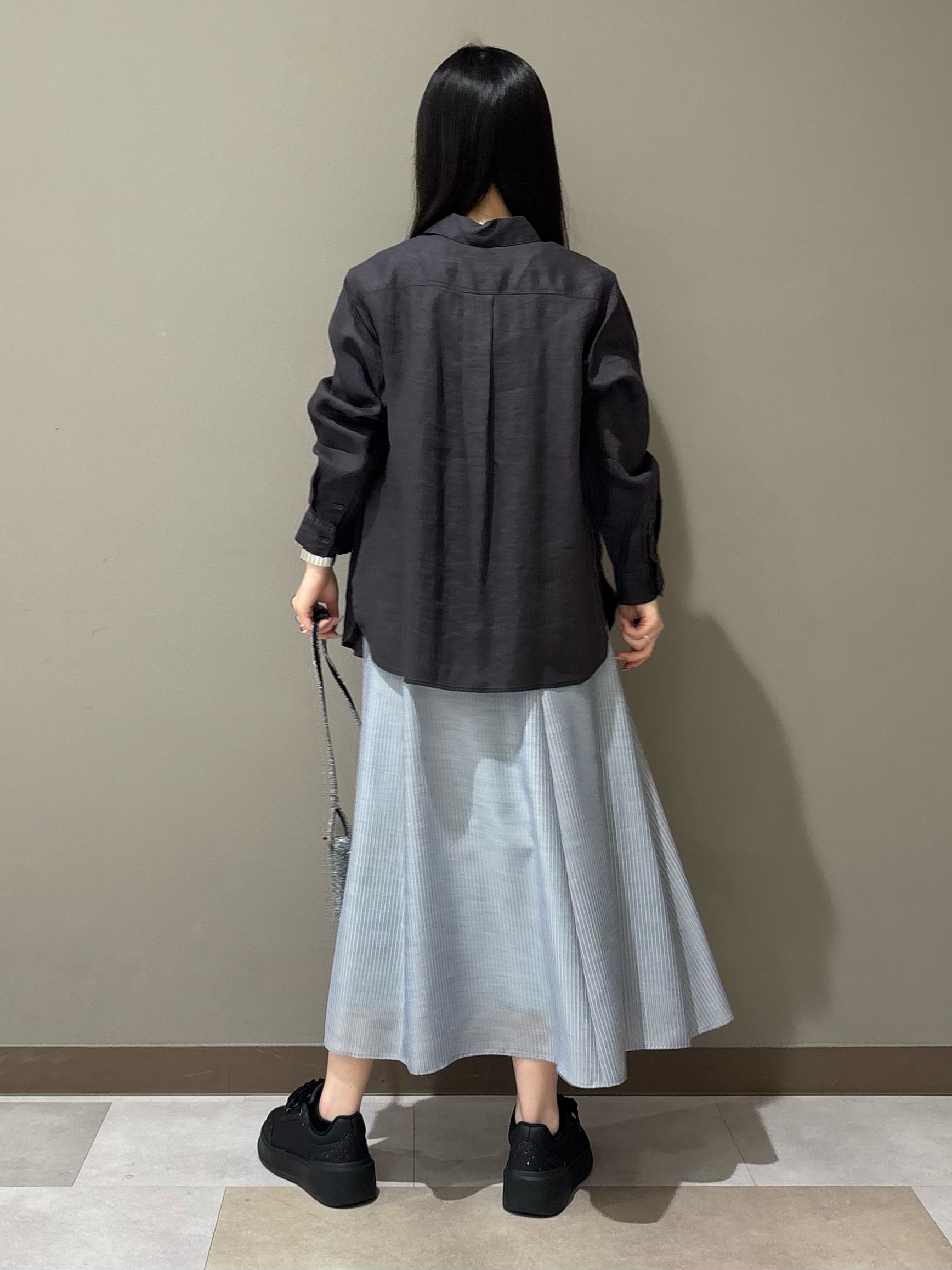 KEIKOさんの「INDIVI｜【接触冷感／2WAY】カシュクールリネンシャツ」を使ったコーディネート
