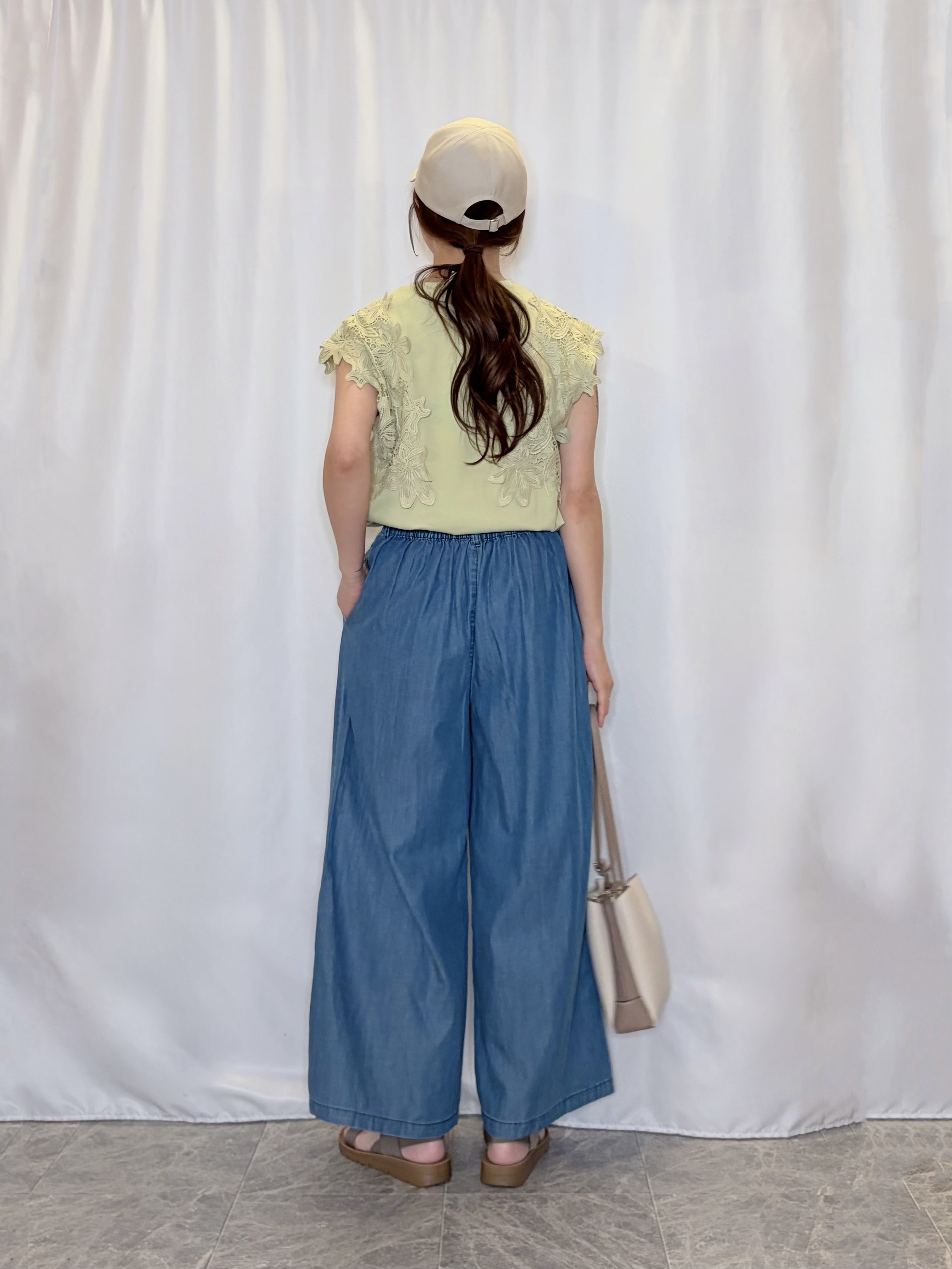 おうめさんの「SHOO･LA･RUE｜【S-LL/洗濯機可】女性らしさ溢れるモチーフレース スムースTシャツ」を使ったコーディネート