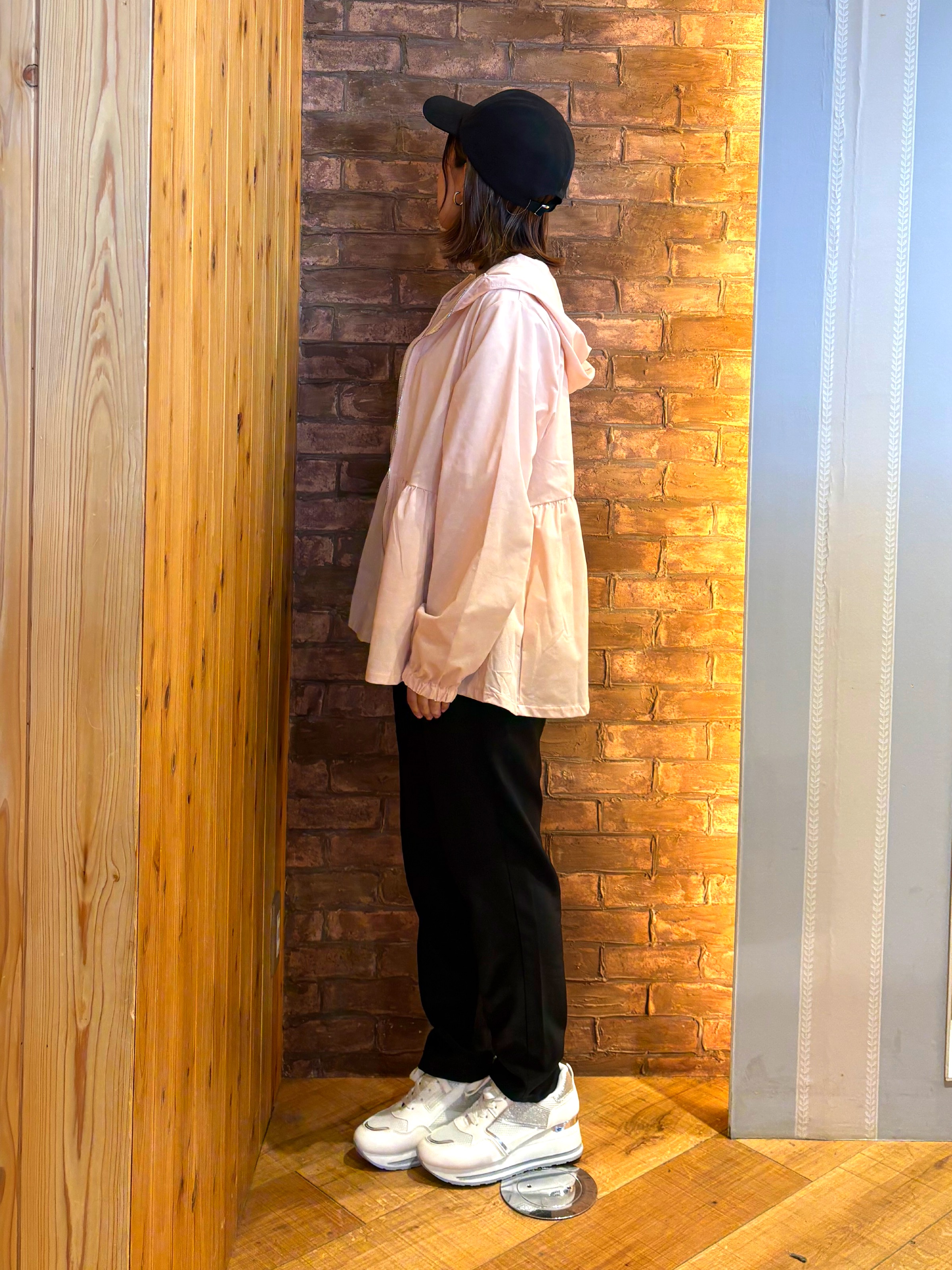 mieさんの「SHOO･LA･RUE｜【S-LL/体型カバー】日焼け対策にも女性らしさを UVカットペプラムパーカ」を使ったコーディネート
