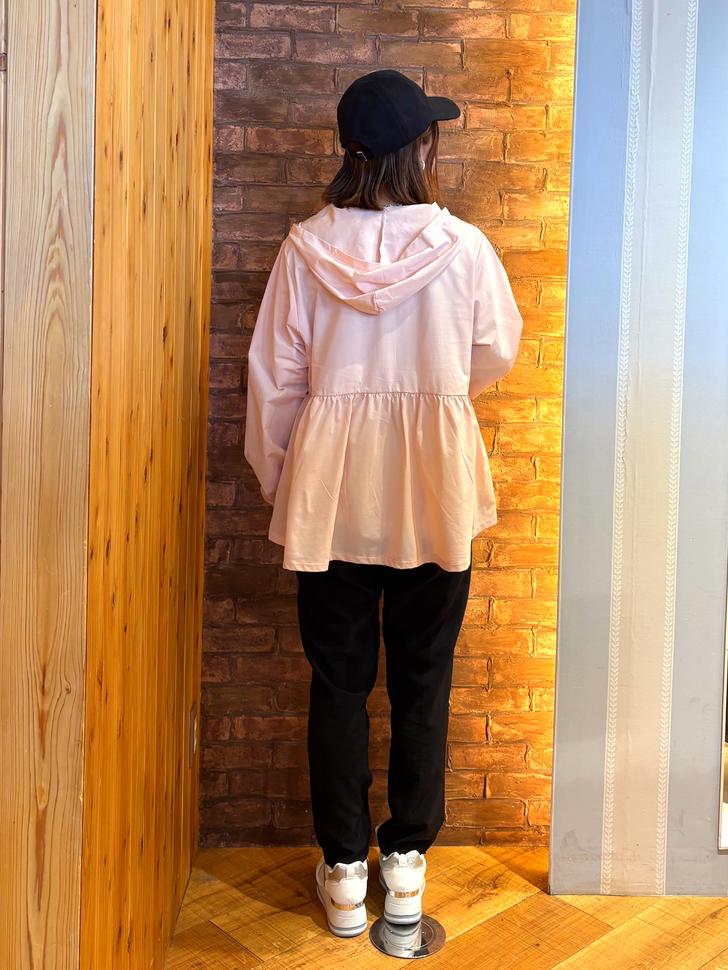 mieさんの「SHOO･LA･RUE｜【S-LL/体型カバー】日焼け対策にも女性らしさを UVカットペプラムパーカ」を使ったコーディネート